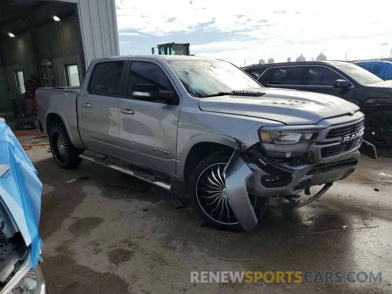 4 Photograph of a damaged car 1C6RREJT9NN383134 RAM 1500 2022