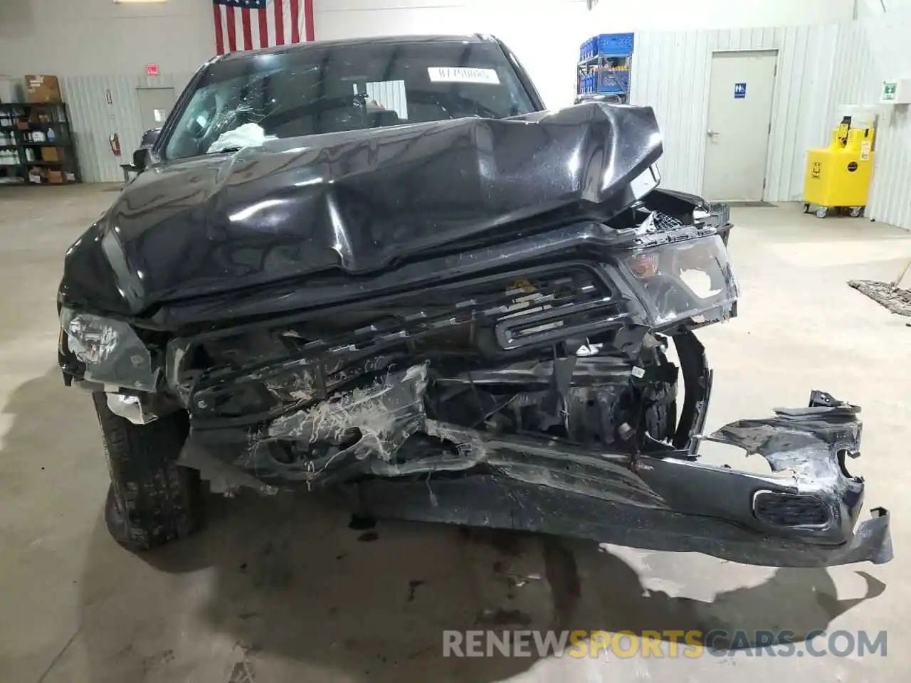 5 Photograph of a damaged car 1C6RREMT0NN393921 RAM 1500 2022