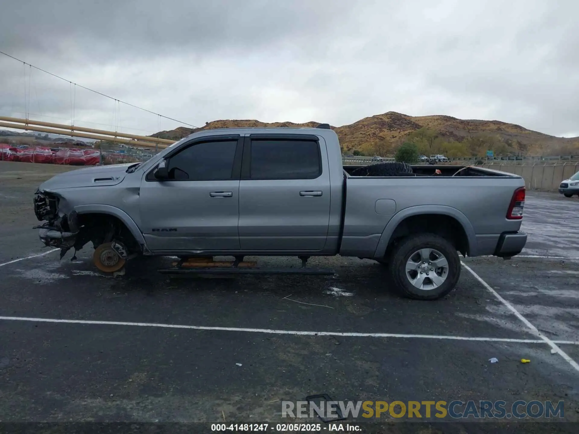 14 Photograph of a damaged car 1C6RREMT2NN246600 RAM 1500 2022