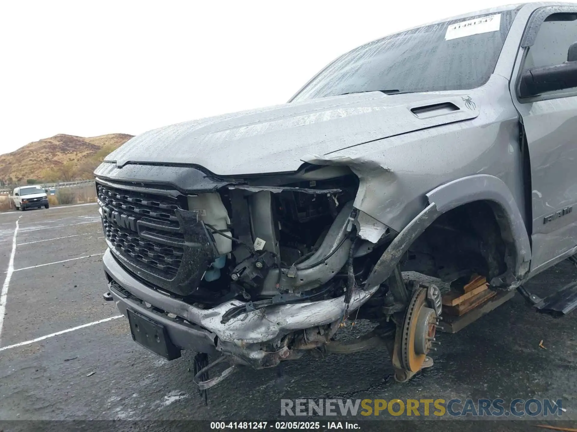 6 Photograph of a damaged car 1C6RREMT2NN246600 RAM 1500 2022