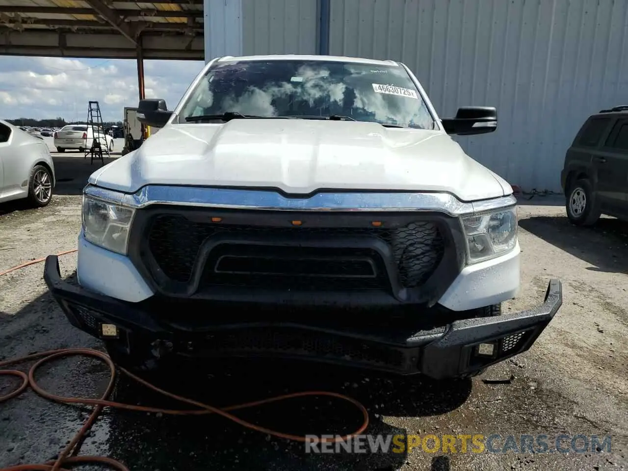 5 Photograph of a damaged car 1C6RREMT2NN480011 RAM 1500 2022
