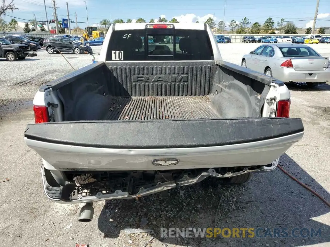 6 Photograph of a damaged car 1C6RREMT2NN480011 RAM 1500 2022
