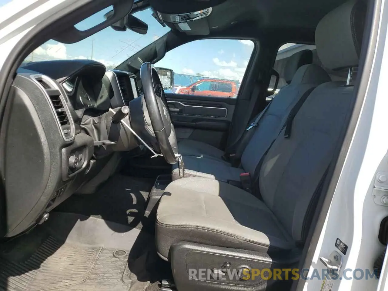 7 Photograph of a damaged car 1C6RREMT2NN480011 RAM 1500 2022