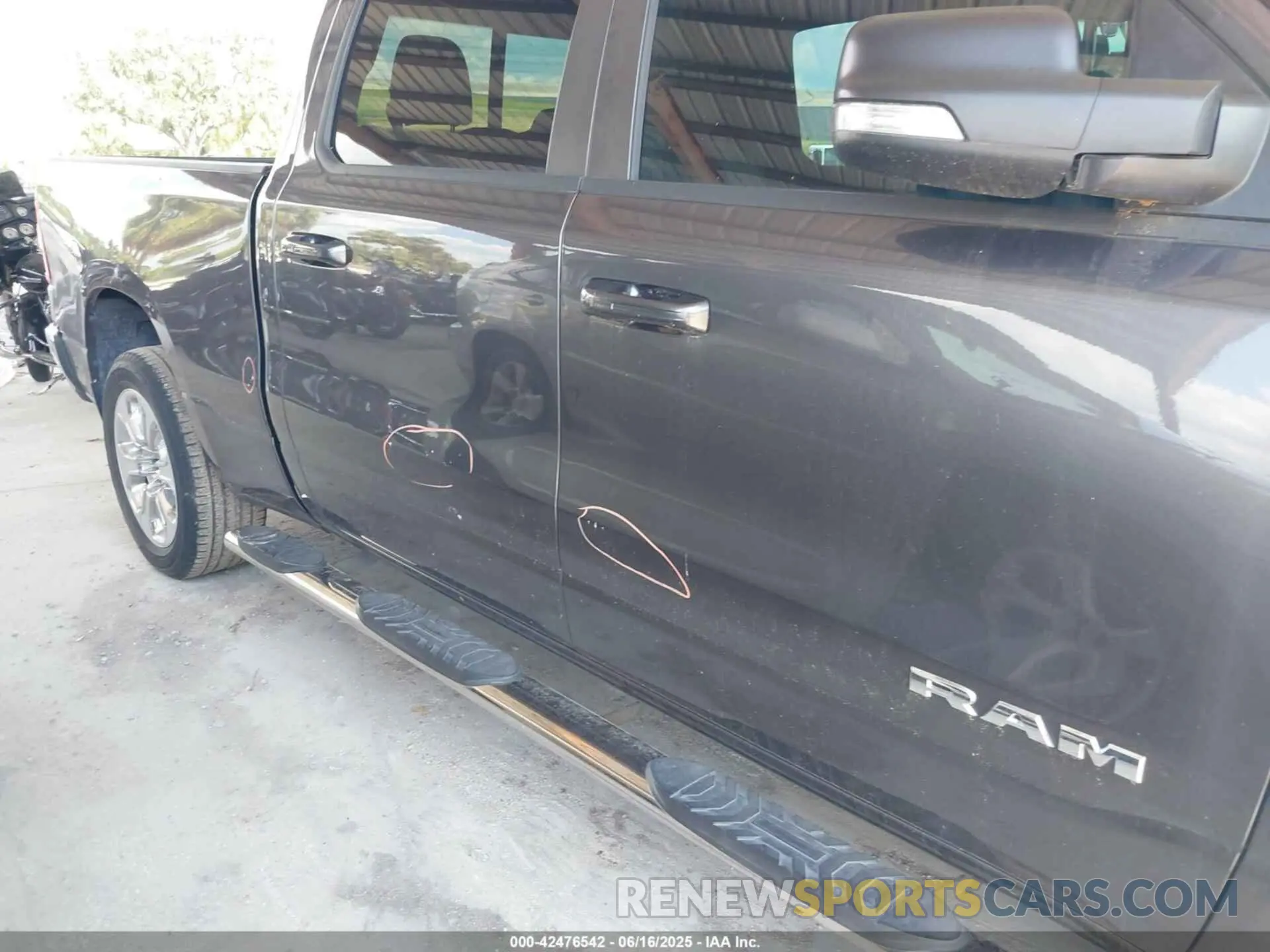 17 Photograph of a damaged car 1C6RREMT5NN190846 RAM 1500 2022