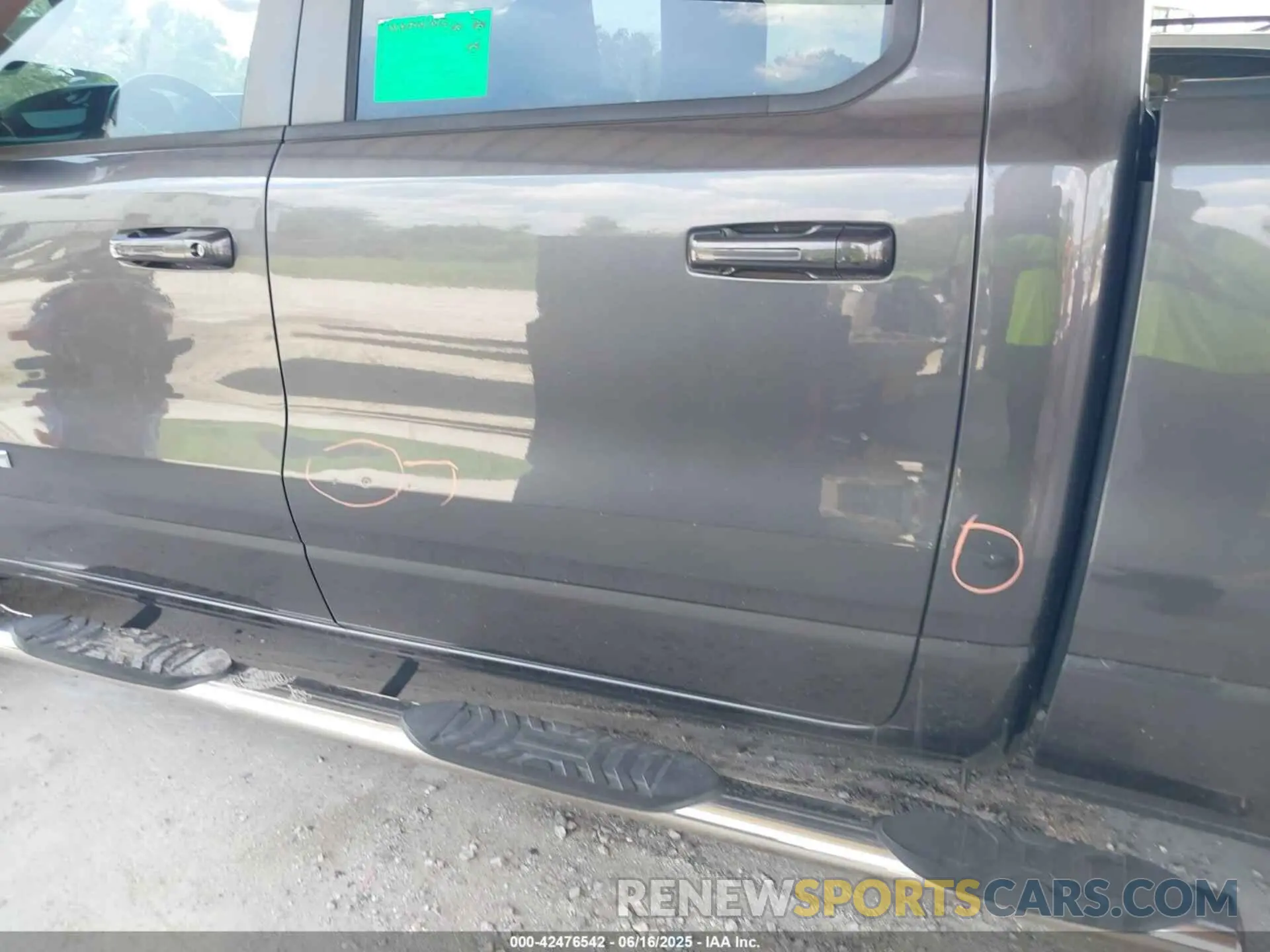 19 Photograph of a damaged car 1C6RREMT5NN190846 RAM 1500 2022