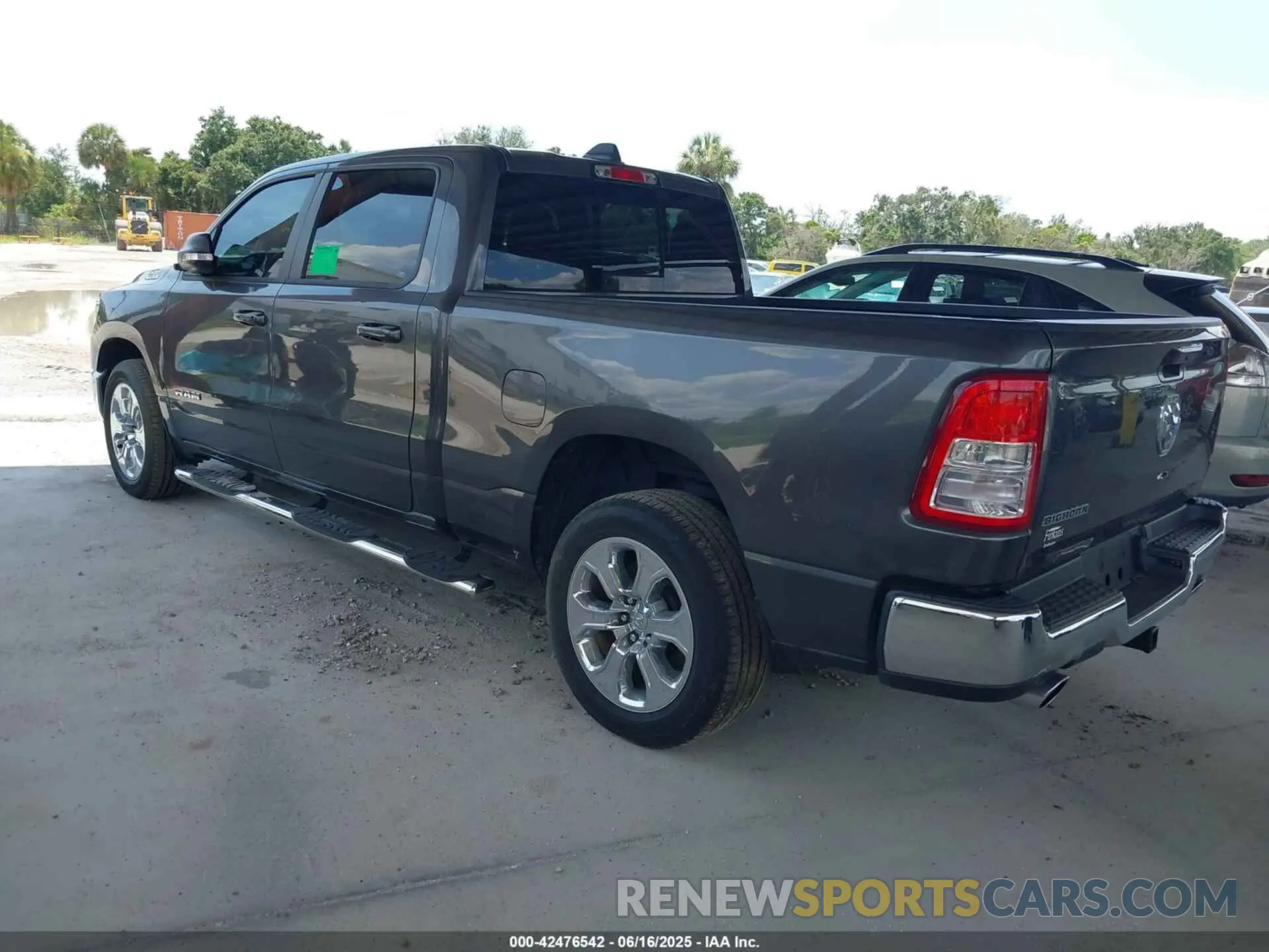 3 Photograph of a damaged car 1C6RREMT5NN190846 RAM 1500 2022