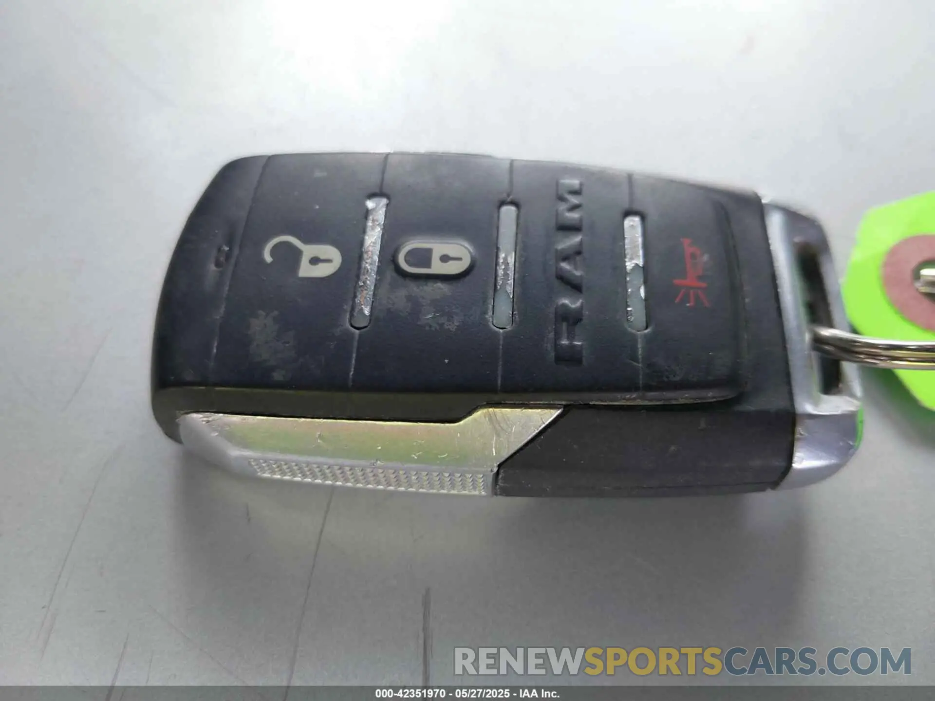 11 Photograph of a damaged car 1C6RREMT5NN324352 RAM 1500 2022