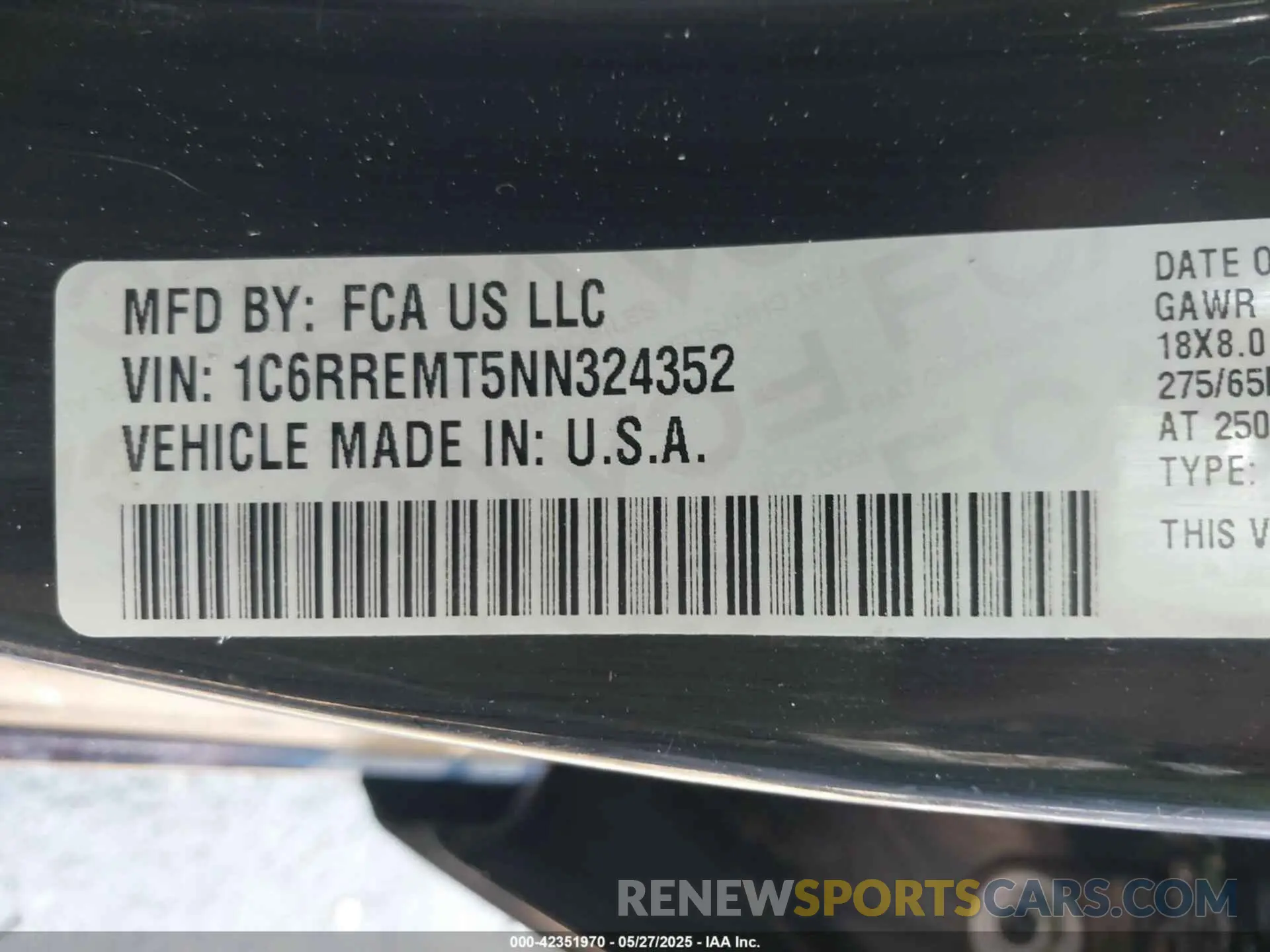 9 Photograph of a damaged car 1C6RREMT5NN324352 RAM 1500 2022