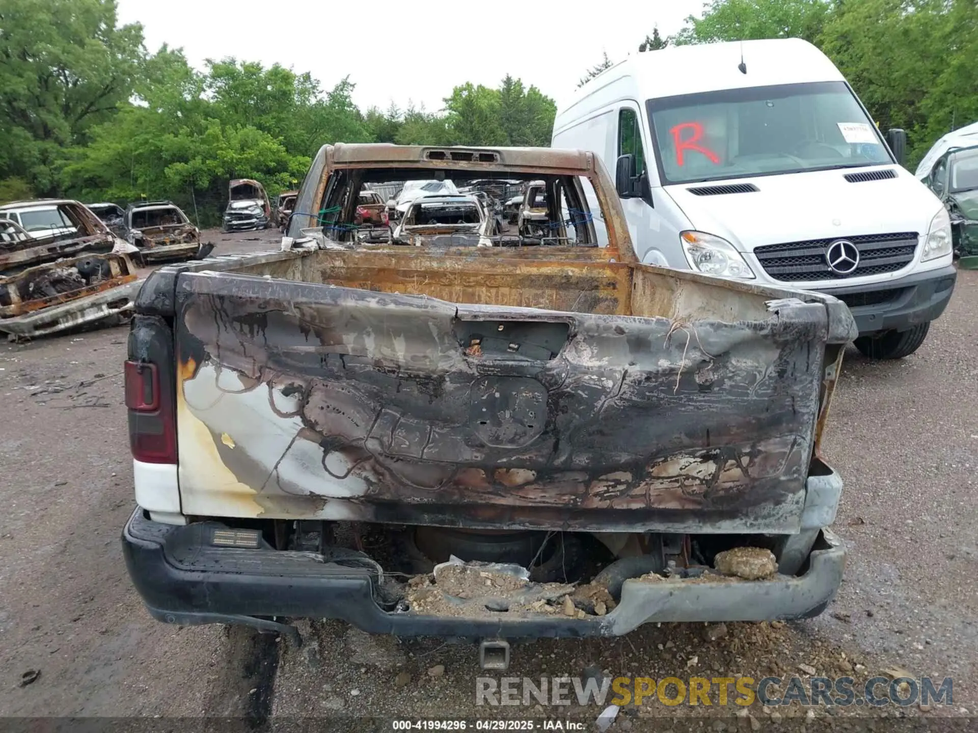 16 Photograph of a damaged car 1C6RRENT8NN451322 RAM 1500 2022