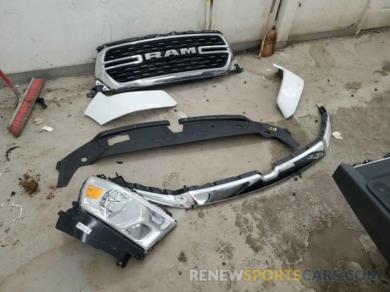 12 Photograph of a damaged car 1C6RRFBG6NN480475 RAM 1500 2022