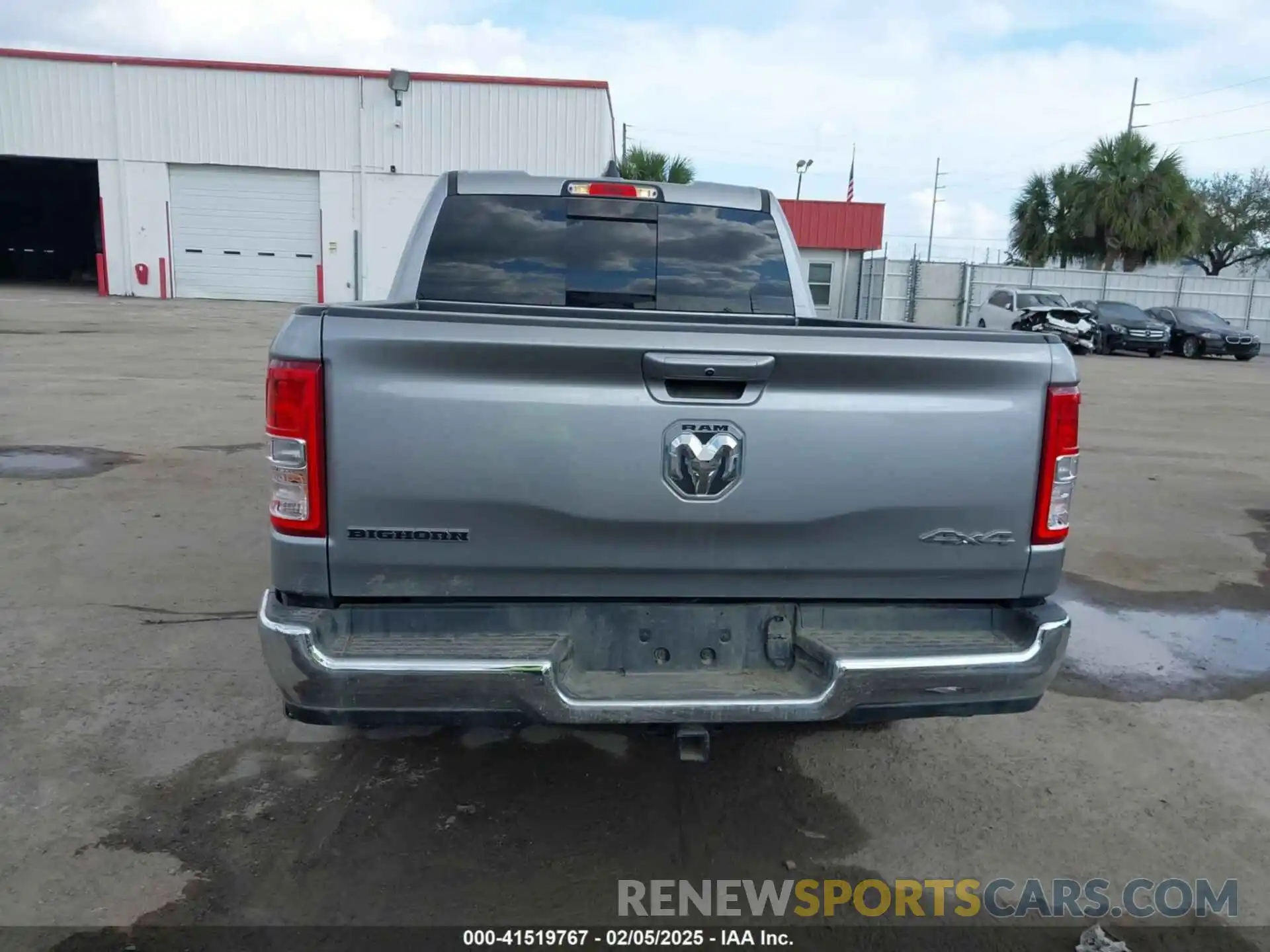 16 Photograph of a damaged car 1C6RRFBG7NN365478 RAM 1500 2022