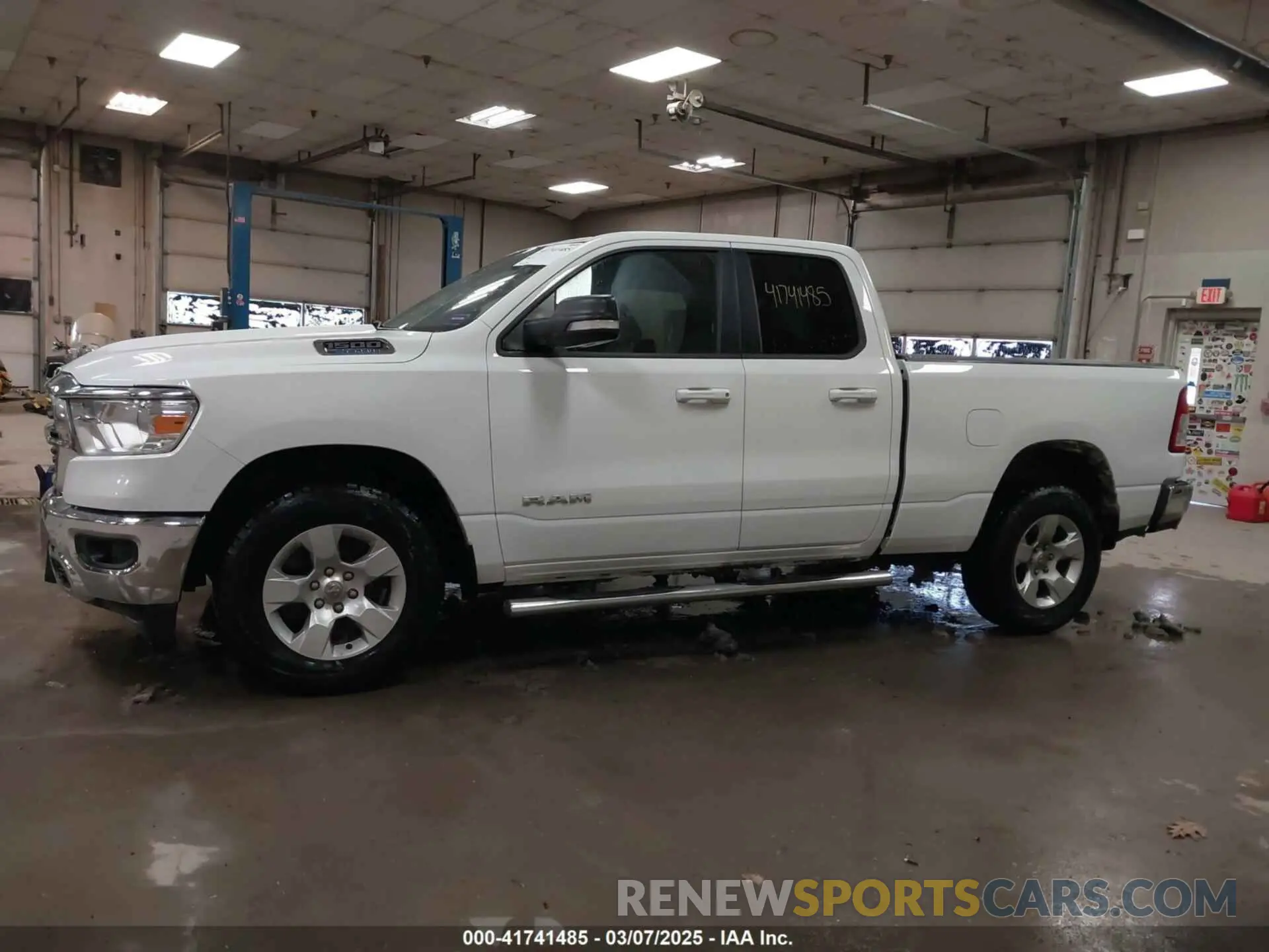 14 Photograph of a damaged car 1C6RRFBG9NN283560 RAM 1500 2022