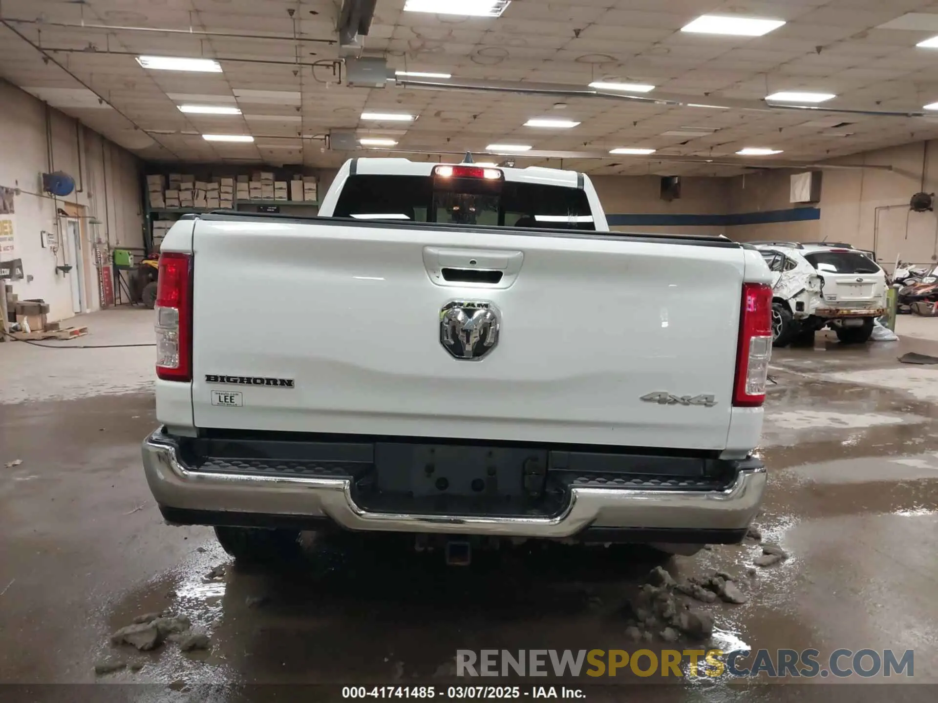 16 Photograph of a damaged car 1C6RRFBG9NN283560 RAM 1500 2022