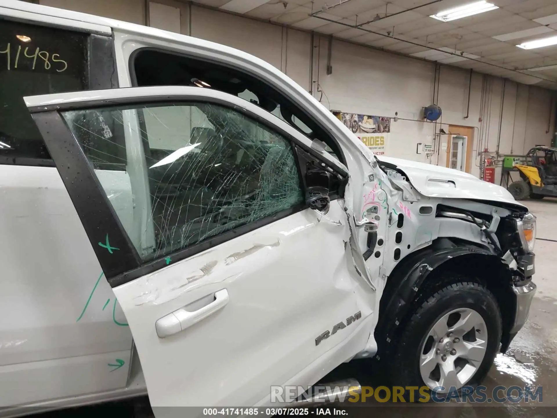 17 Photograph of a damaged car 1C6RRFBG9NN283560 RAM 1500 2022