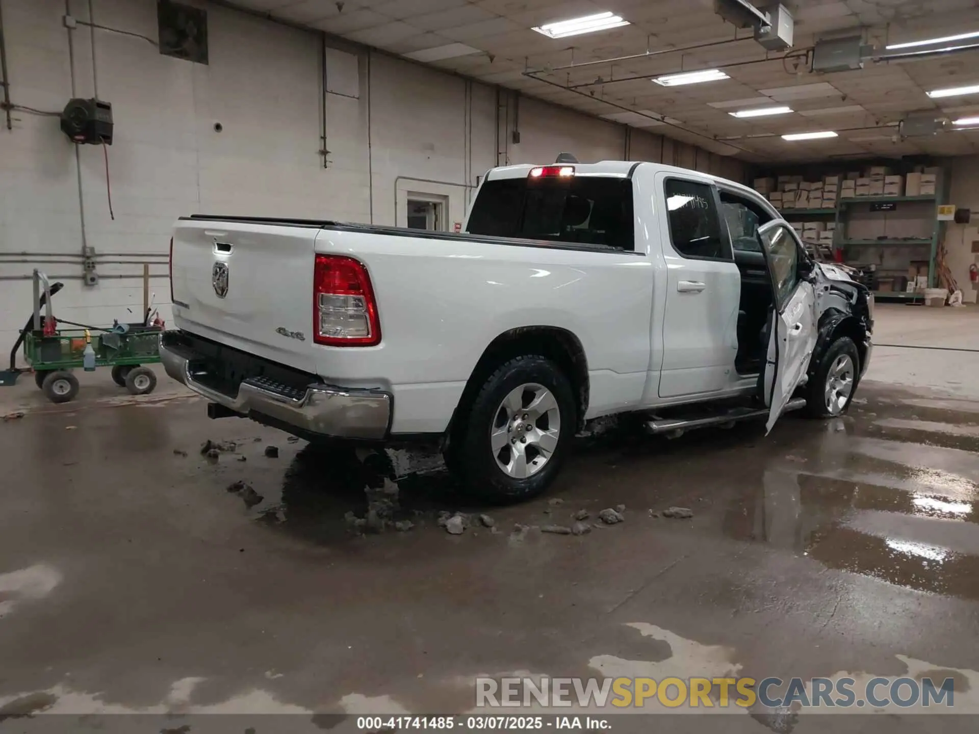 4 Photograph of a damaged car 1C6RRFBG9NN283560 RAM 1500 2022