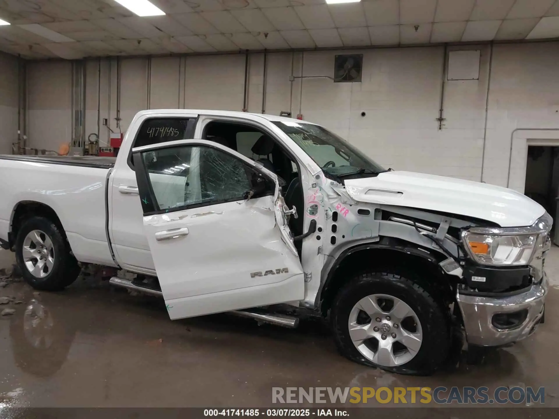 6 Photograph of a damaged car 1C6RRFBG9NN283560 RAM 1500 2022
