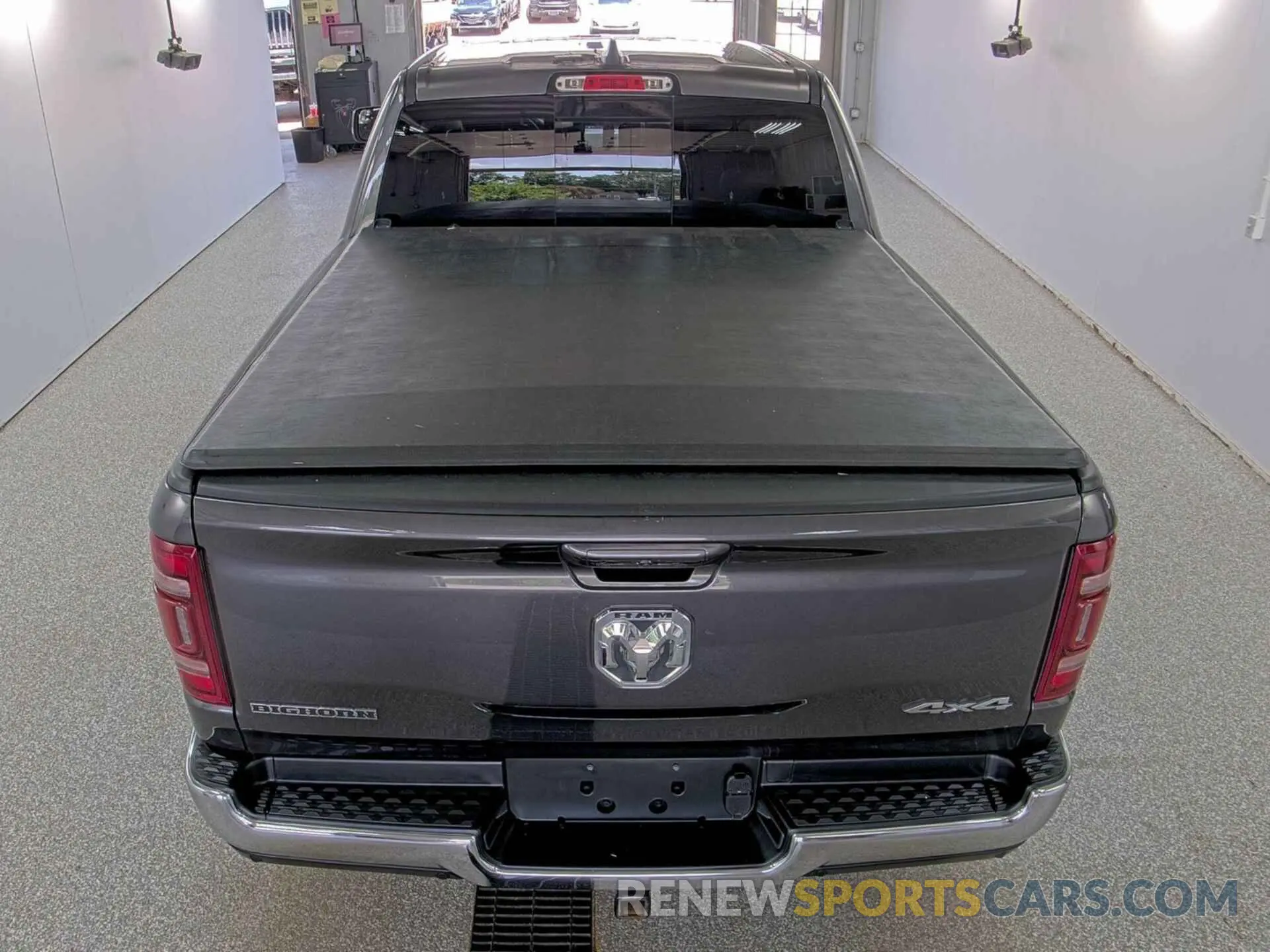 2 Photograph of a damaged car 1C6RRFFG1NN179039 RAM 1500 2022
