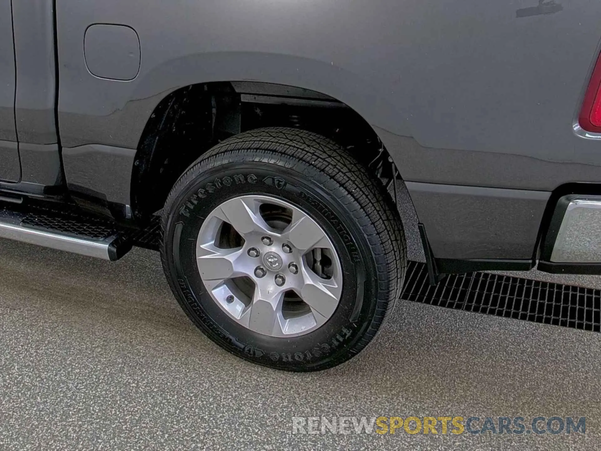 8 Photograph of a damaged car 1C6RRFFG1NN179039 RAM 1500 2022