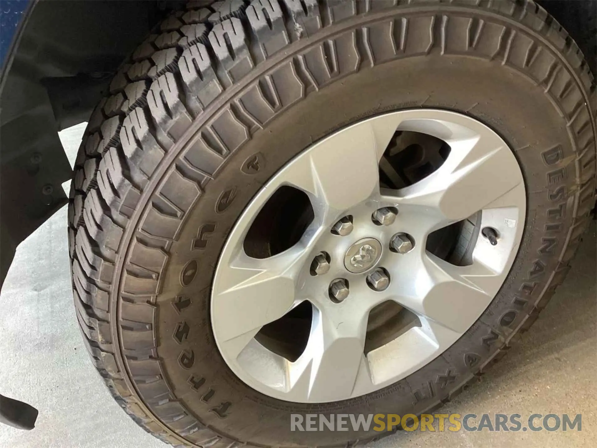 10 Photograph of a damaged car 1C6RRFFG1NN179042 RAM 1500 2022