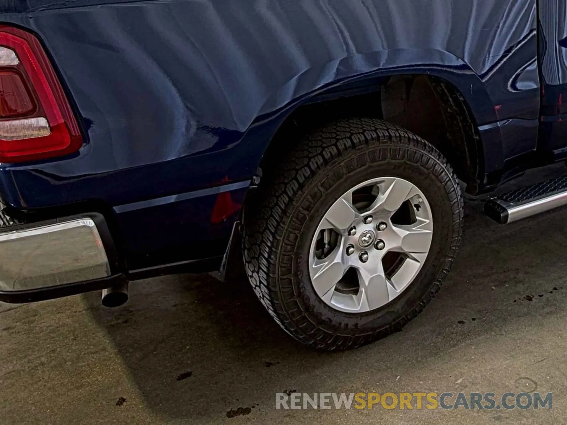 34 Photograph of a damaged car 1C6RRFFG1NN179042 RAM 1500 2022