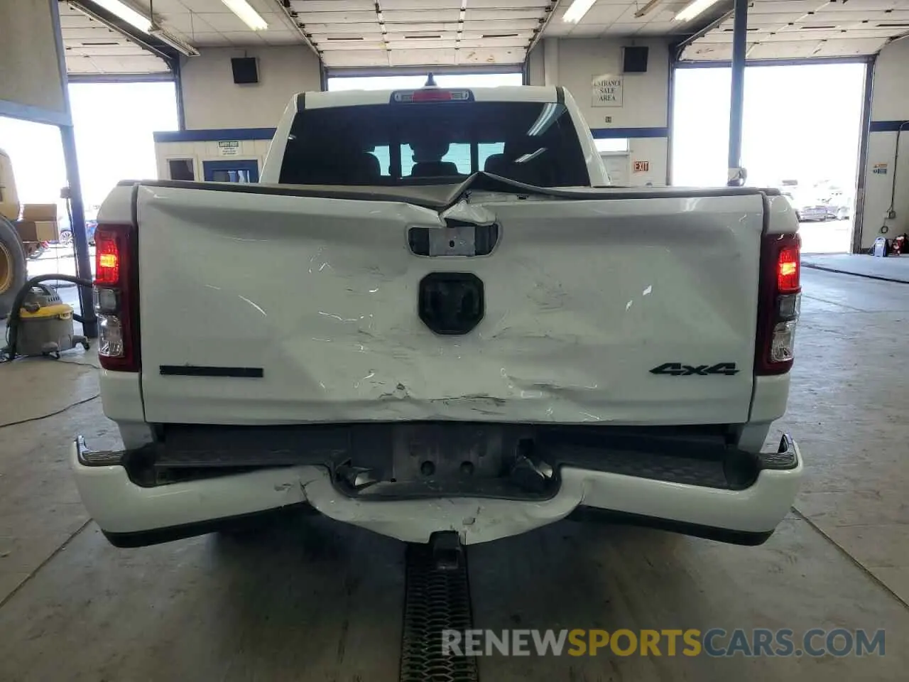 6 Photograph of a damaged car 1C6RRFFG2NN395918 RAM 1500 2022