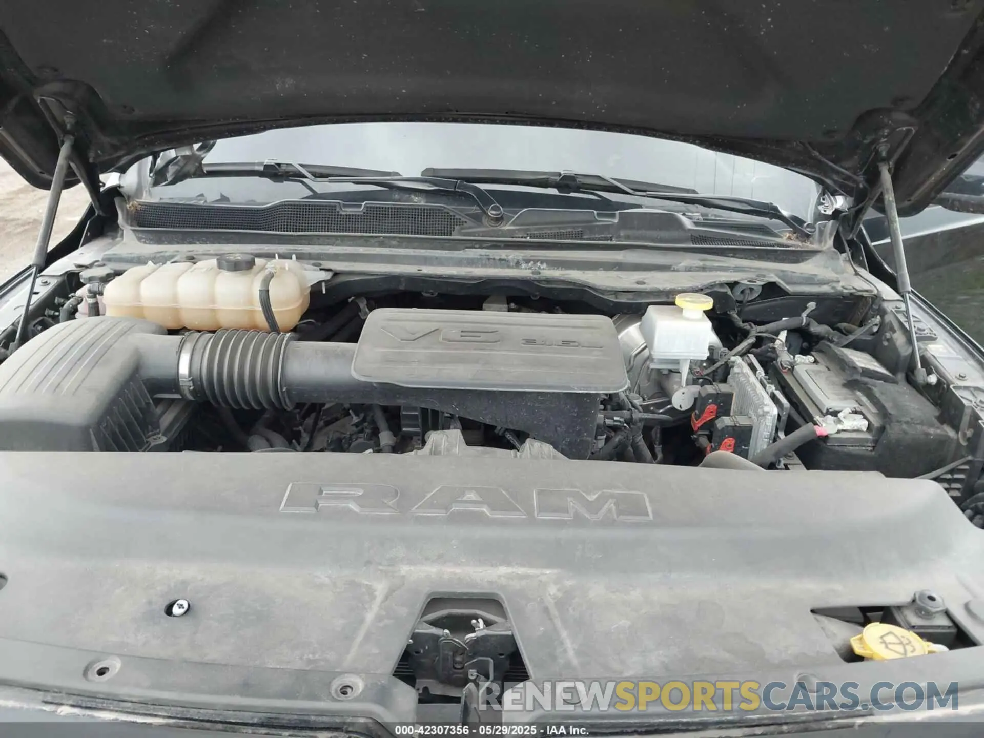 10 Photograph of a damaged car 1C6RRFFG2NN423975 RAM 1500 2022