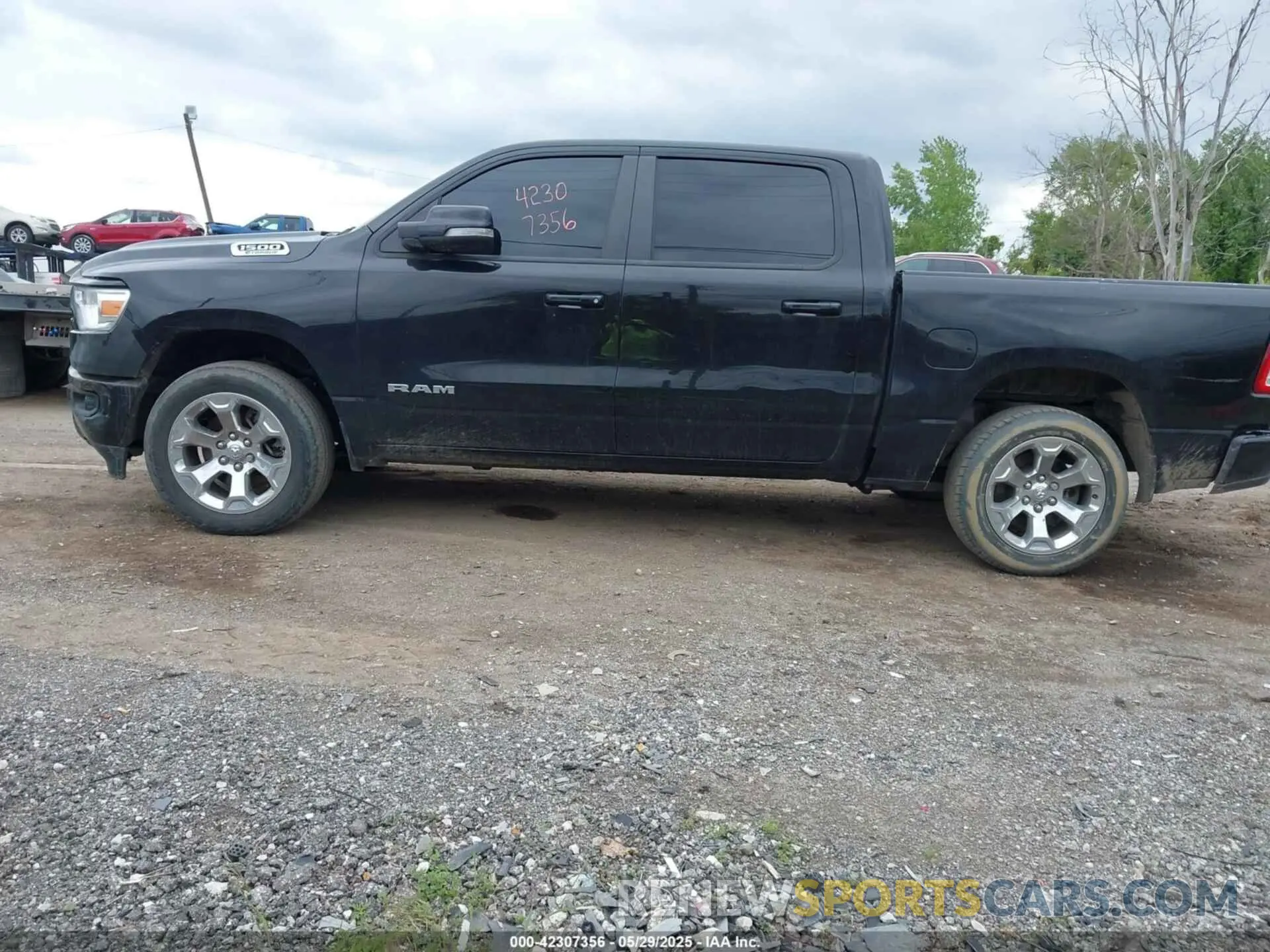 14 Photograph of a damaged car 1C6RRFFG2NN423975 RAM 1500 2022