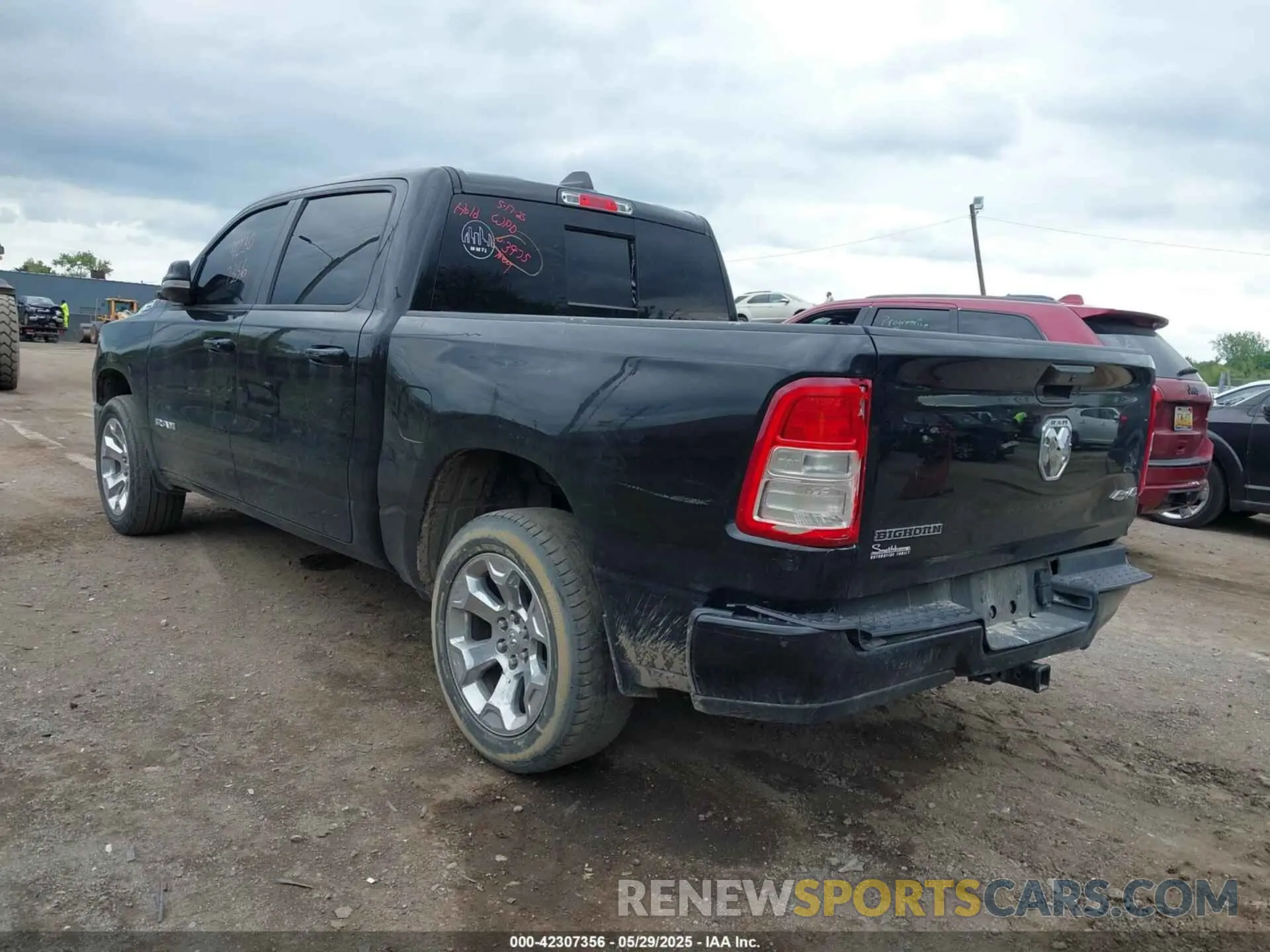 3 Photograph of a damaged car 1C6RRFFG2NN423975 RAM 1500 2022