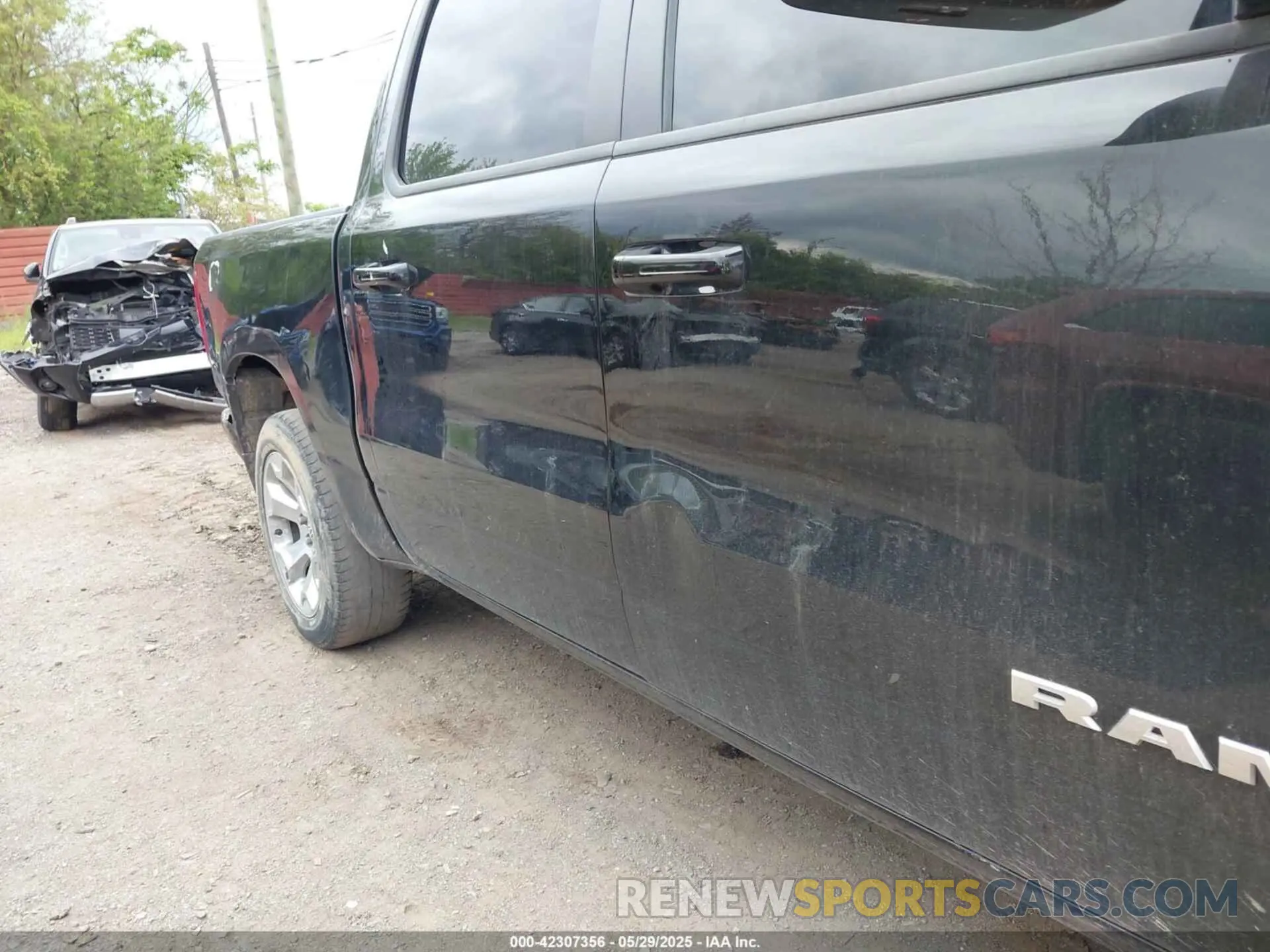 6 Photograph of a damaged car 1C6RRFFG2NN423975 RAM 1500 2022