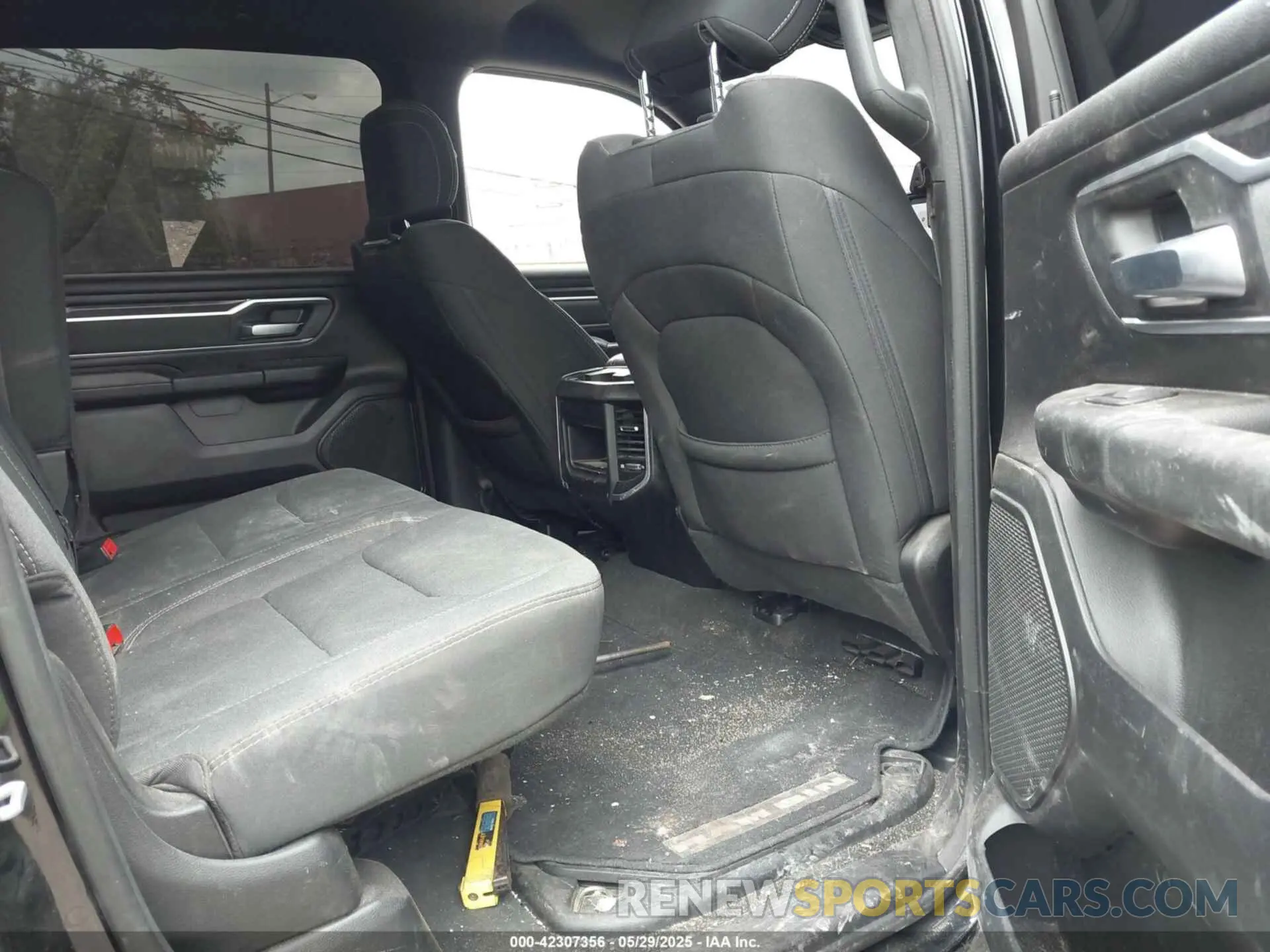 8 Photograph of a damaged car 1C6RRFFG2NN423975 RAM 1500 2022
