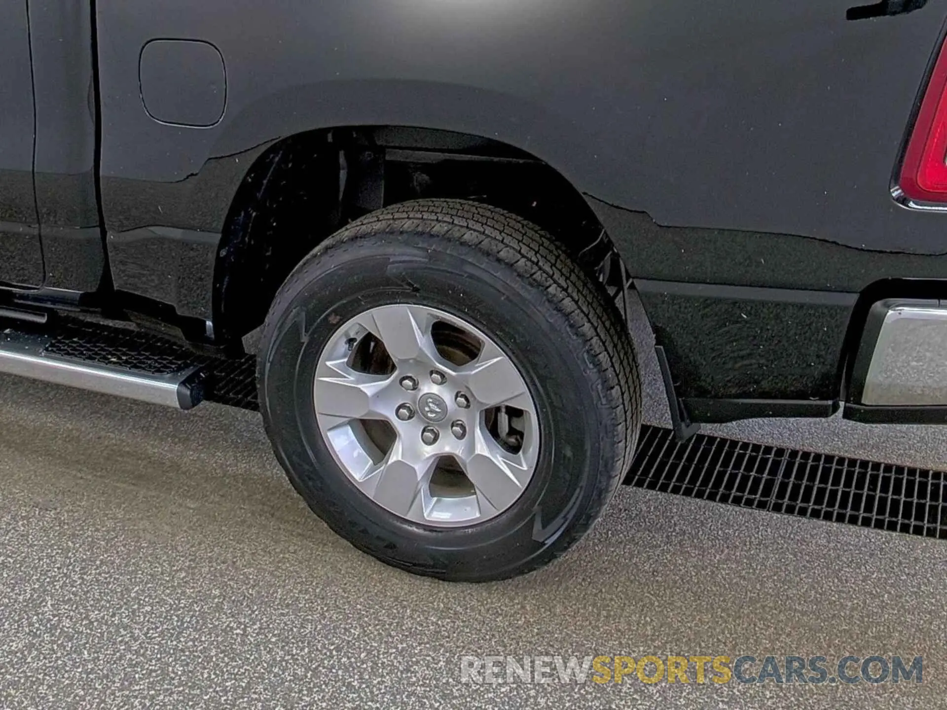 15 Photograph of a damaged car 1C6RRFFG3NN179009 RAM 1500 2022