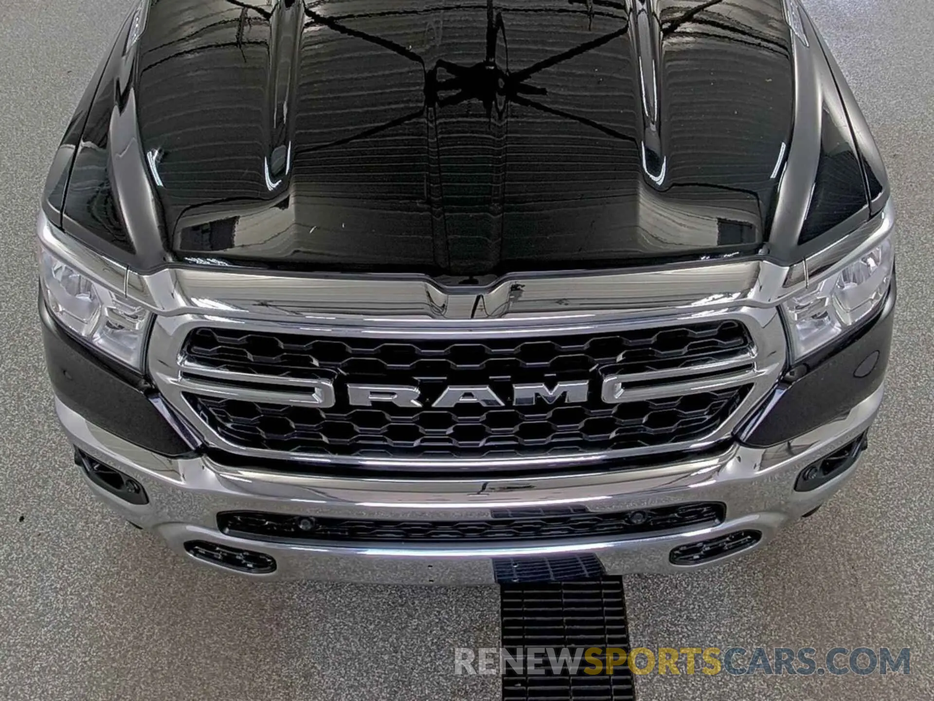 25 Photograph of a damaged car 1C6RRFFG3NN179009 RAM 1500 2022
