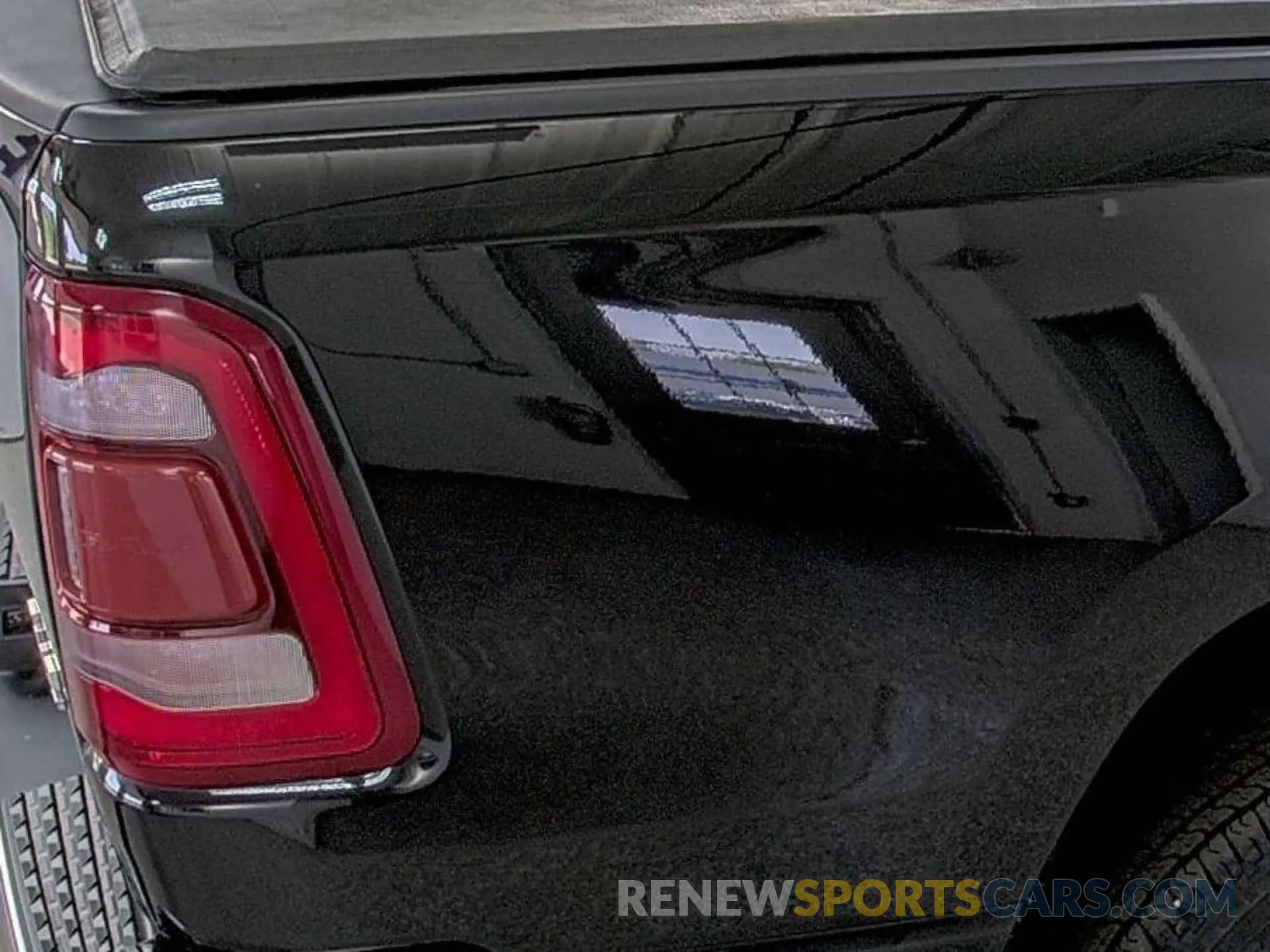 32 Photograph of a damaged car 1C6RRFFG3NN179009 RAM 1500 2022