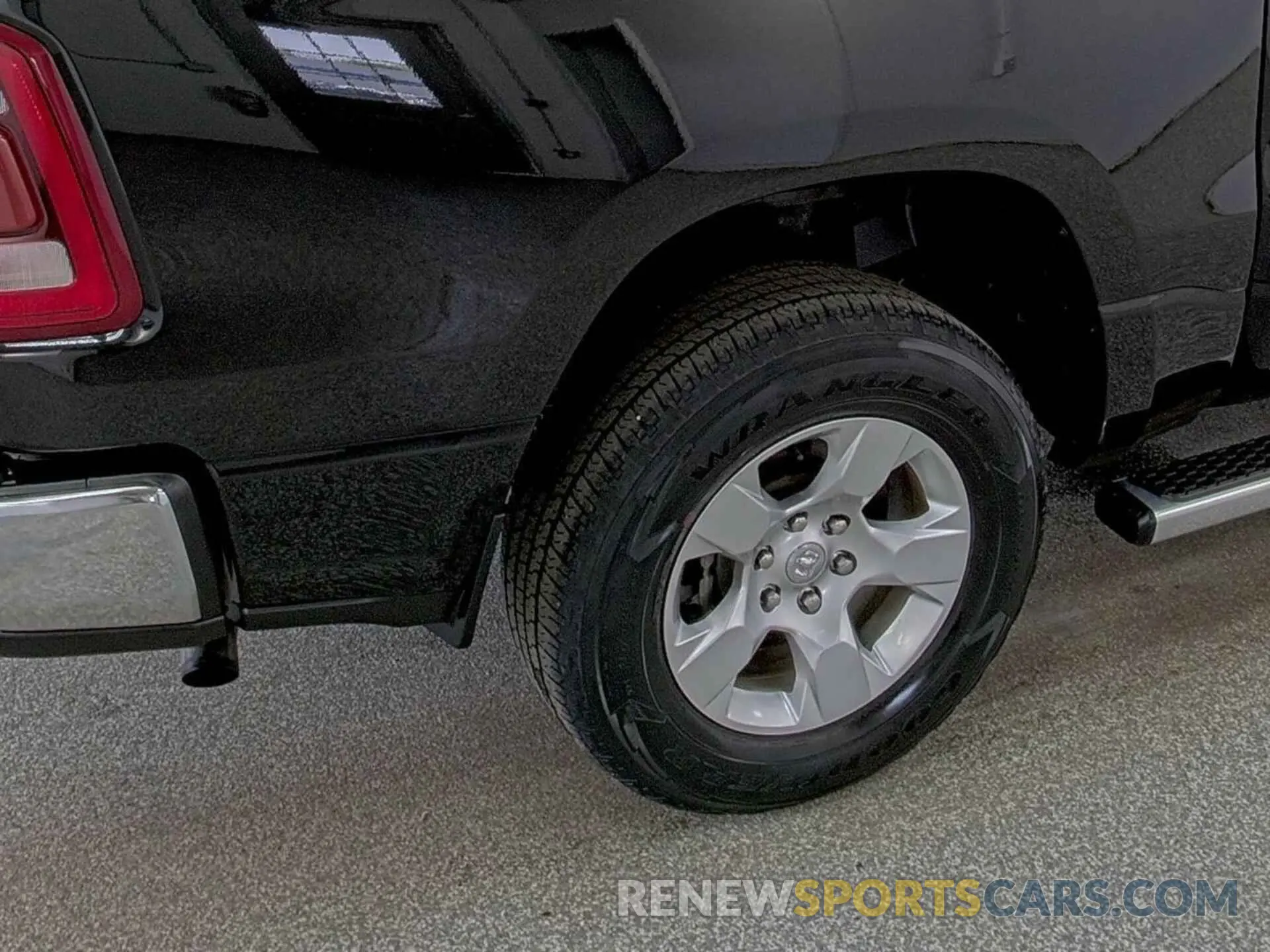 8 Photograph of a damaged car 1C6RRFFG3NN179009 RAM 1500 2022
