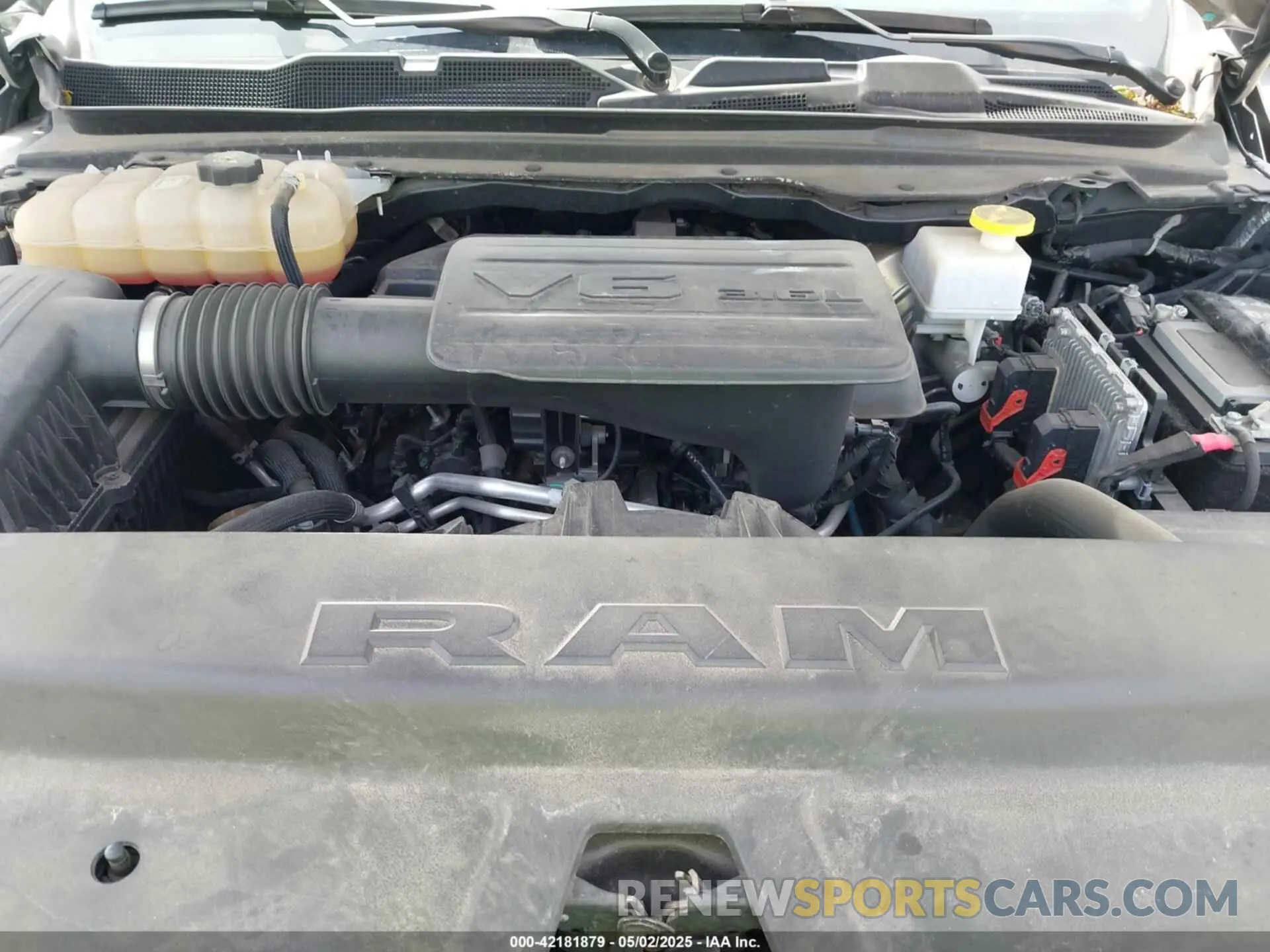 10 Photograph of a damaged car 1C6RRFFG3NN258356 RAM 1500 2022