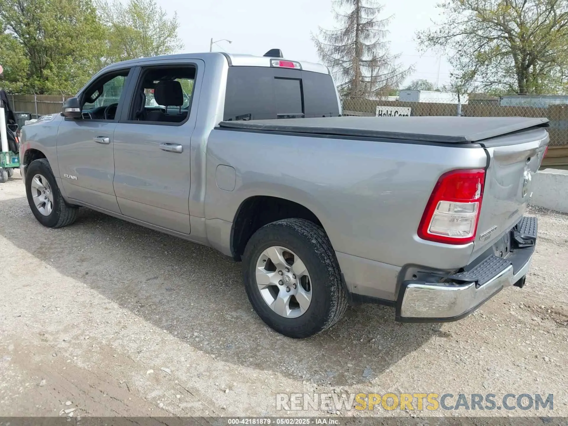 3 Photograph of a damaged car 1C6RRFFG3NN258356 RAM 1500 2022
