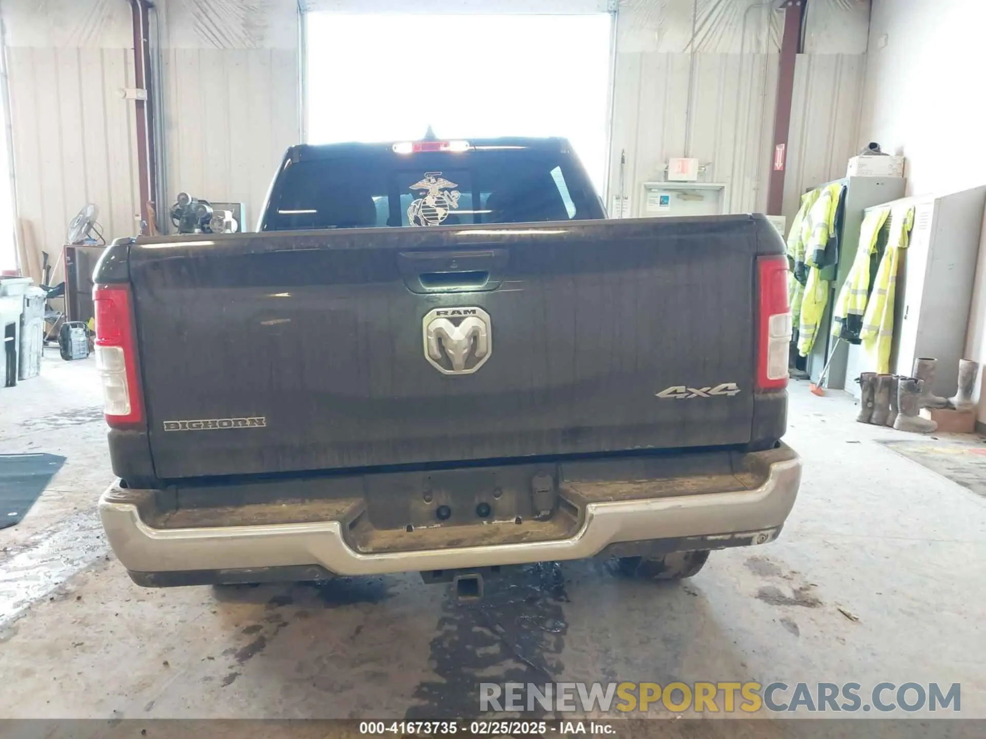 16 Photograph of a damaged car 1C6RRFFG3NN345917 RAM 1500 2022