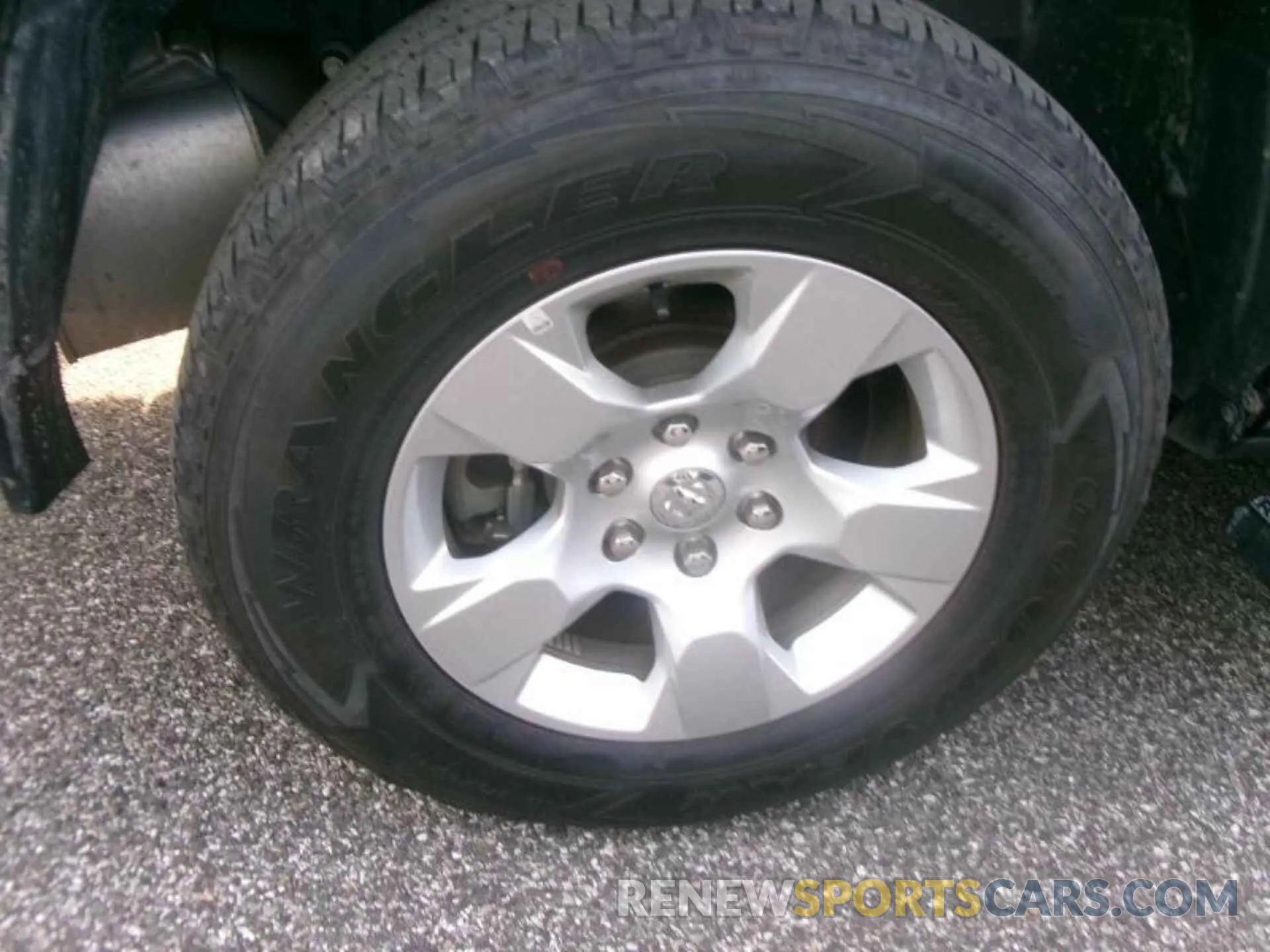 2 Photograph of a damaged car 1C6RRFFG3NN389917 RAM 1500 2022