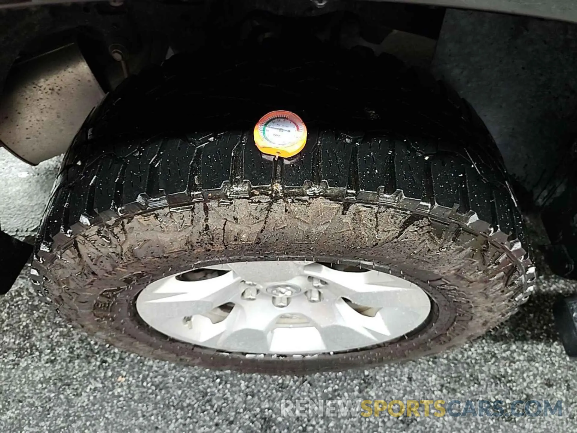 1 Photograph of a damaged car 1C6RRFFG4NN269611 RAM 1500 2022