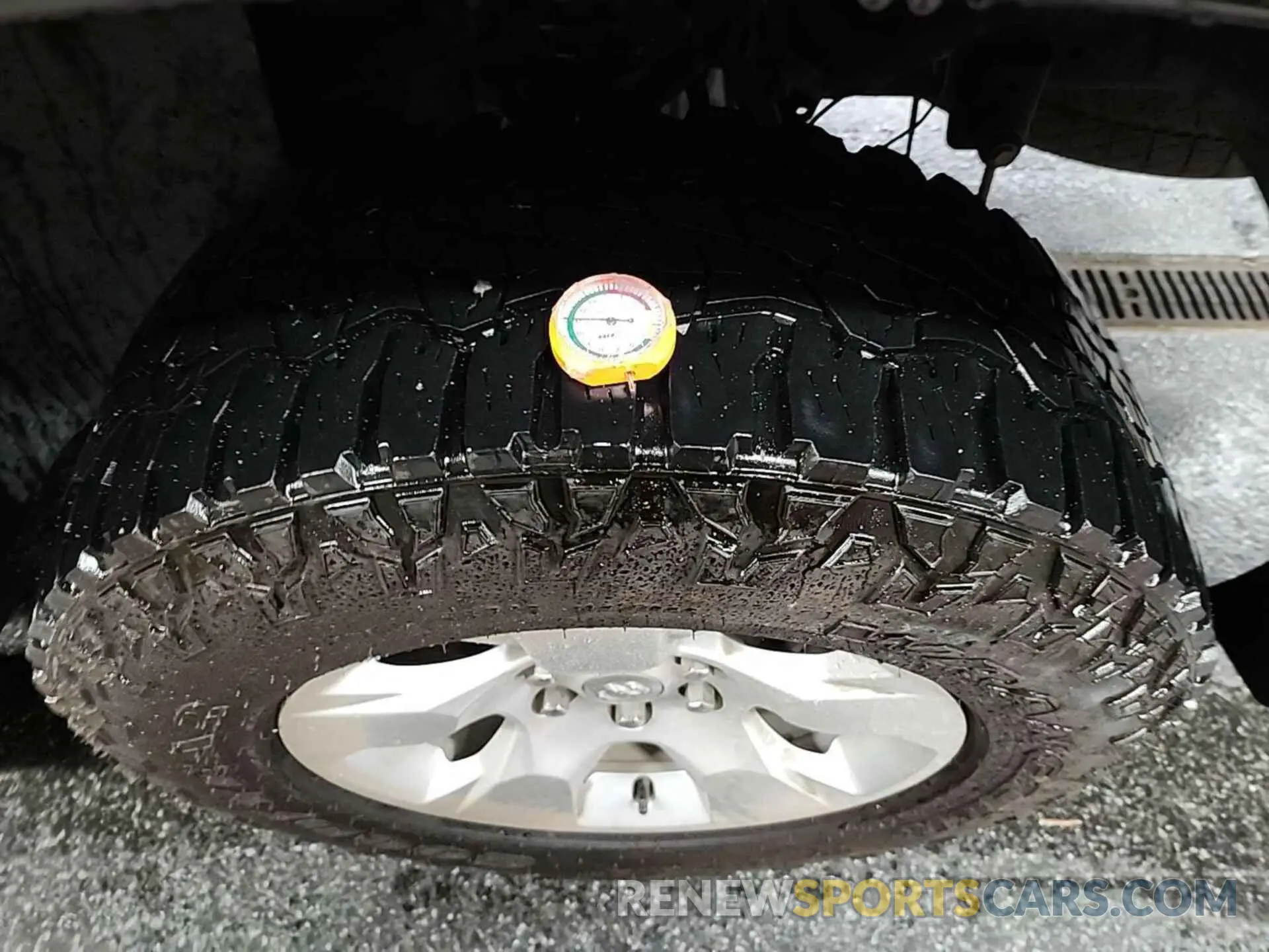 2 Photograph of a damaged car 1C6RRFFG4NN269611 RAM 1500 2022