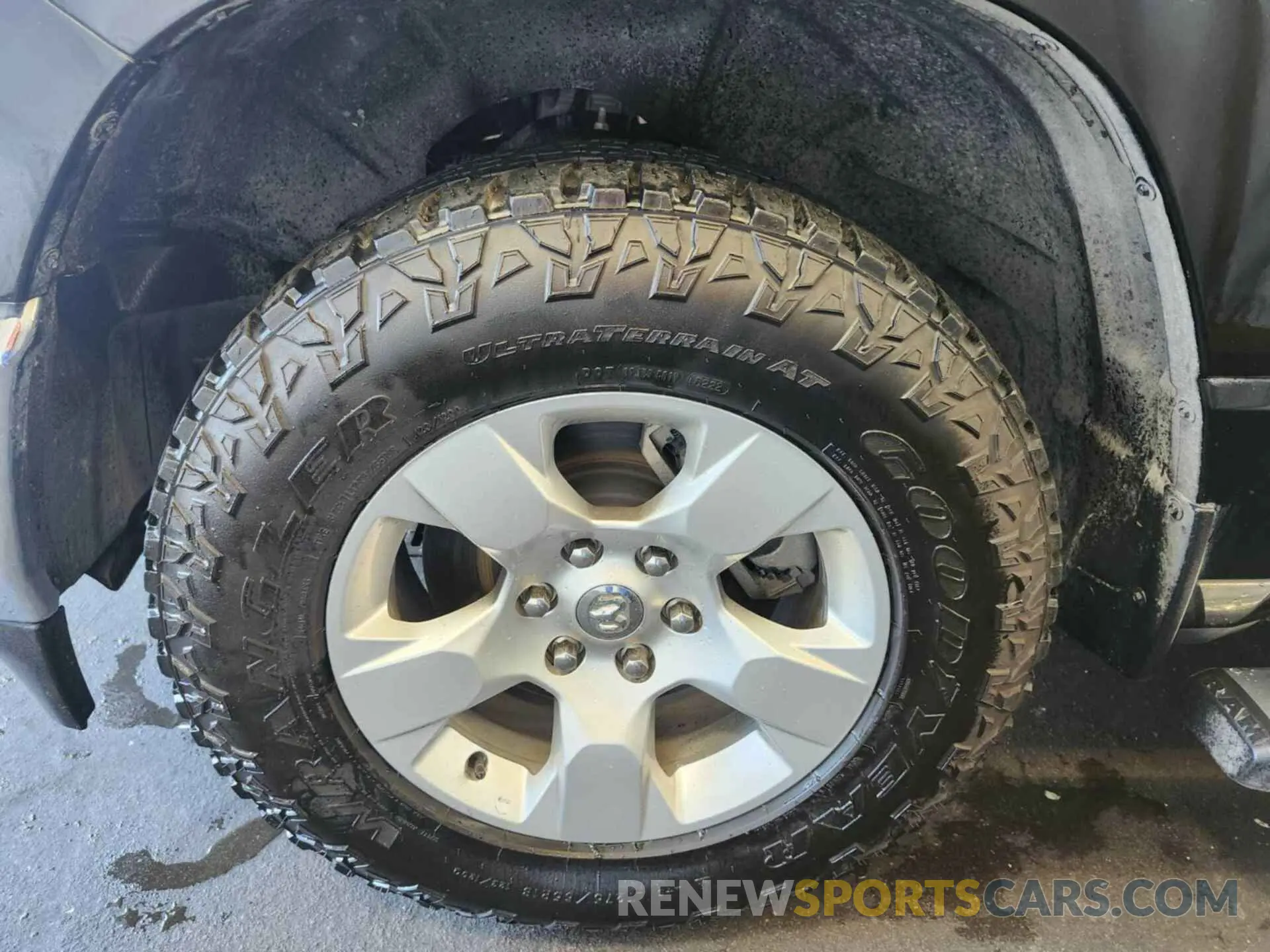 26 Photograph of a damaged car 1C6RRFFG4NN269611 RAM 1500 2022