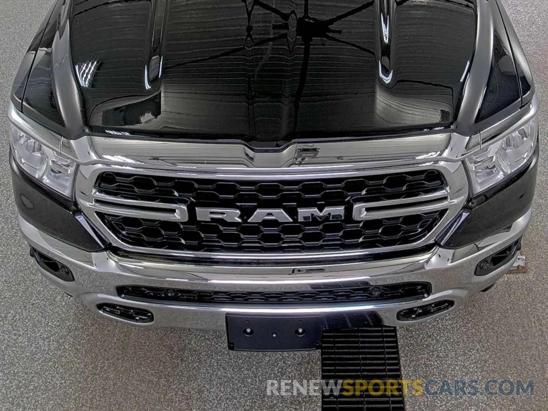 14 Photograph of a damaged car 1C6RRFFG5NN179027 RAM 1500 2022