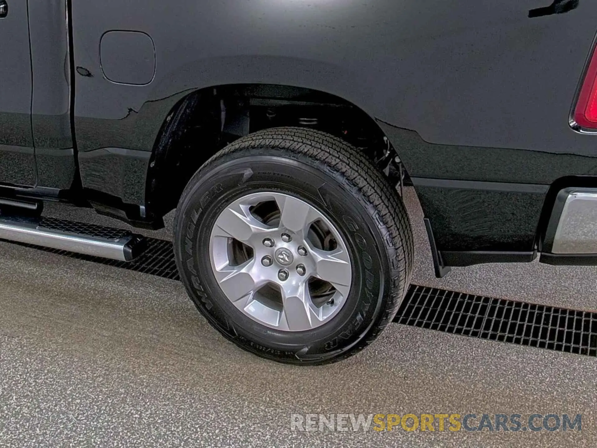 19 Photograph of a damaged car 1C6RRFFG5NN179027 RAM 1500 2022