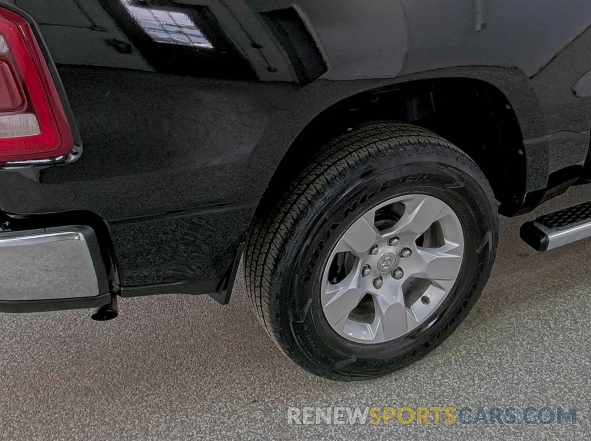 28 Photograph of a damaged car 1C6RRFFG5NN179027 RAM 1500 2022