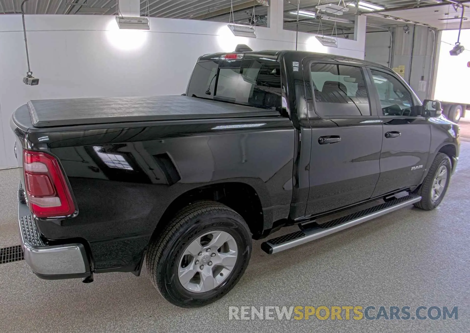 5 Photograph of a damaged car 1C6RRFFG5NN179027 RAM 1500 2022