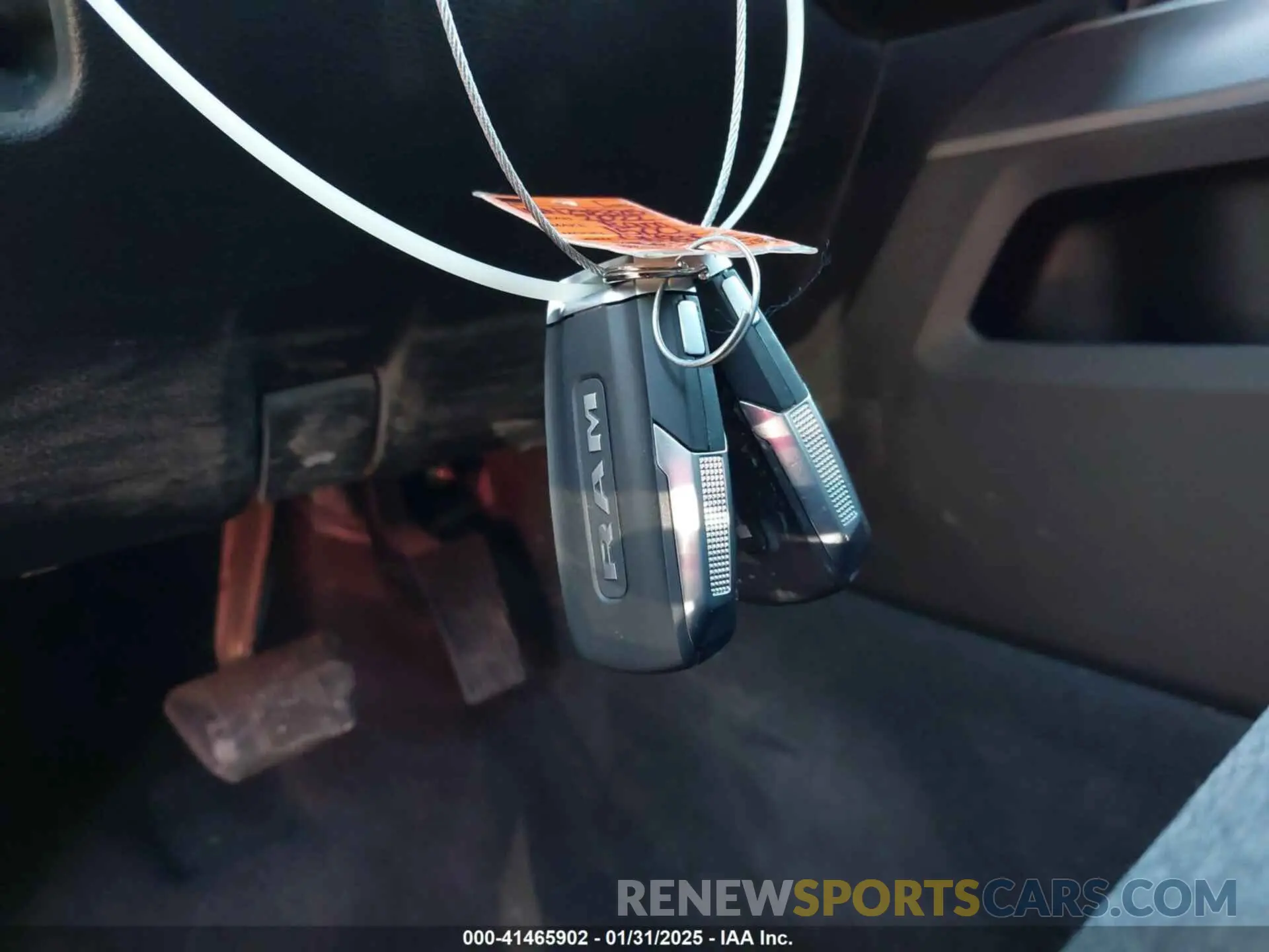 11 Photograph of a damaged car 1C6RRFFG5NN298325 RAM 1500 2022