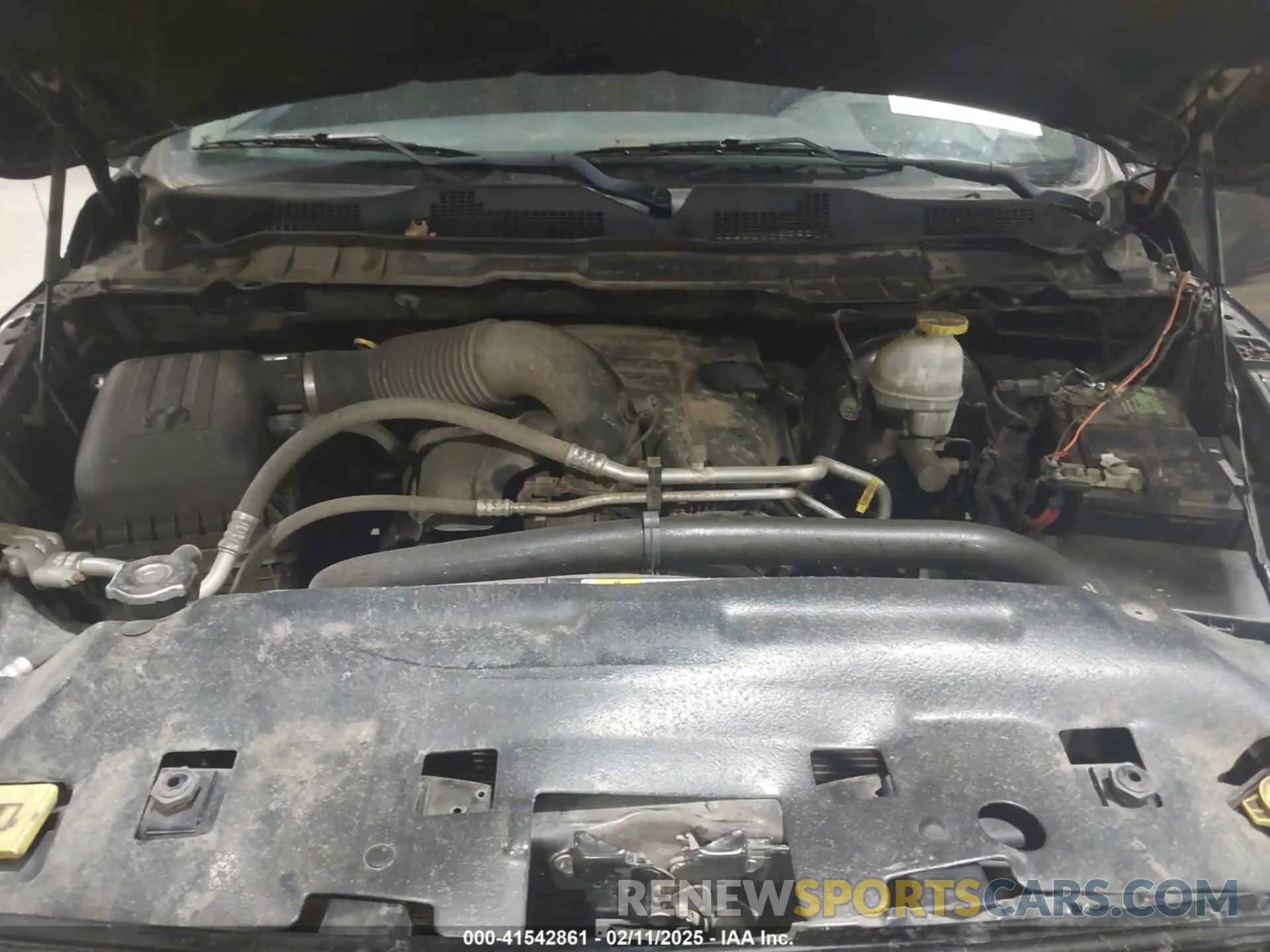 10 Photograph of a damaged car 1C6RRFFG5NN327726 RAM 1500 2022