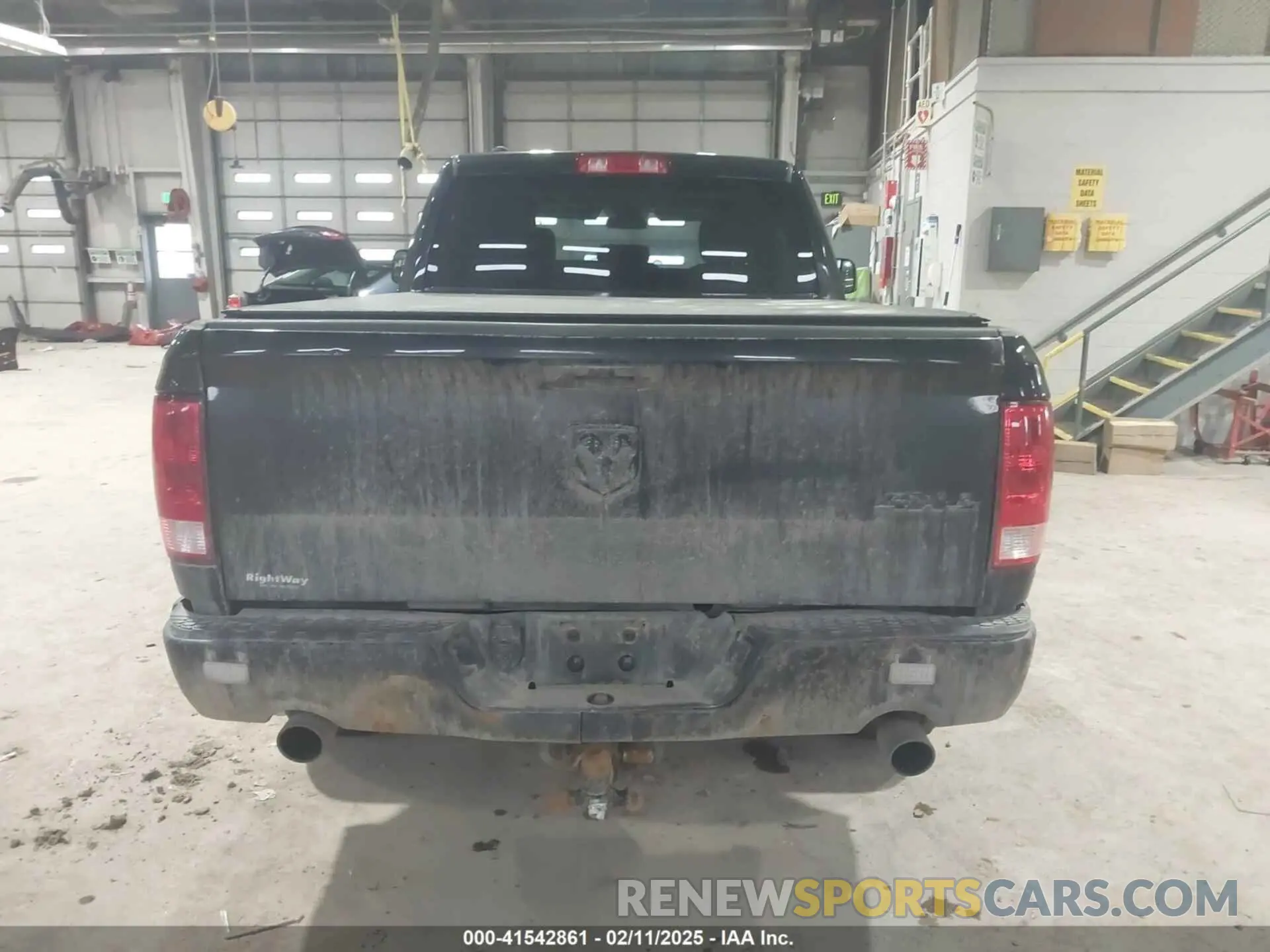 15 Photograph of a damaged car 1C6RRFFG5NN327726 RAM 1500 2022