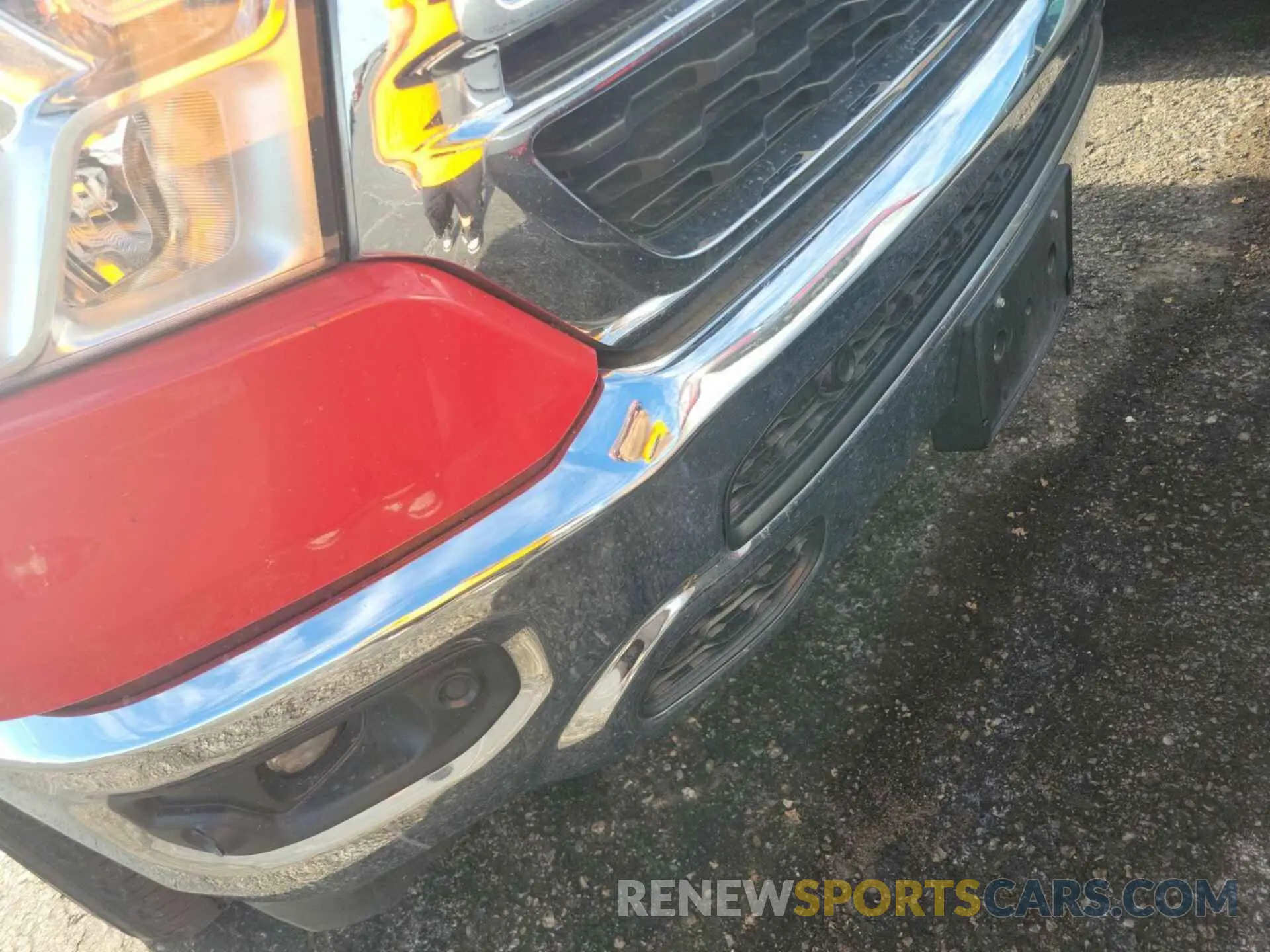 5 Photograph of a damaged car 1C6RRFFG6NN179022 RAM 1500 2022