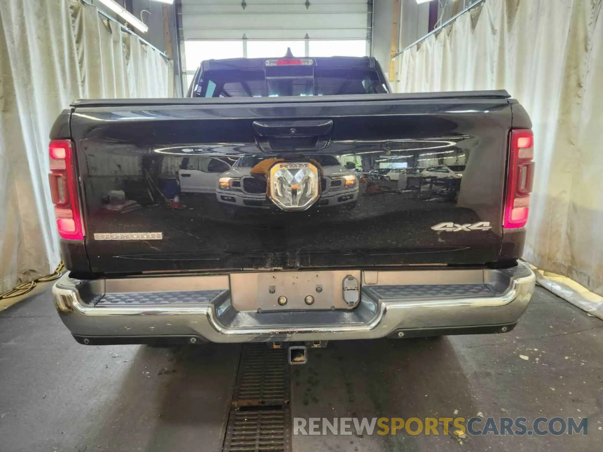 18 Photograph of a damaged car 1C6RRFFG6NN190926 RAM 1500 2022